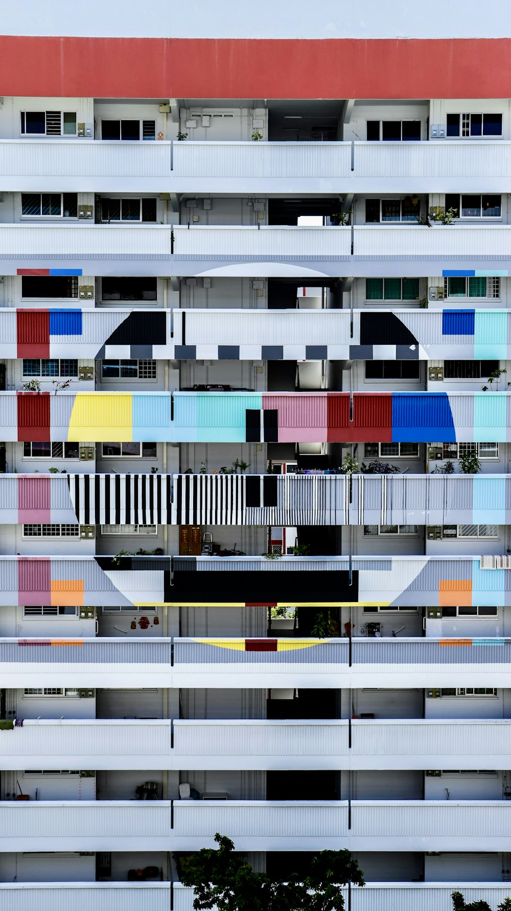 여러 가지 빛깔의 다층 건물