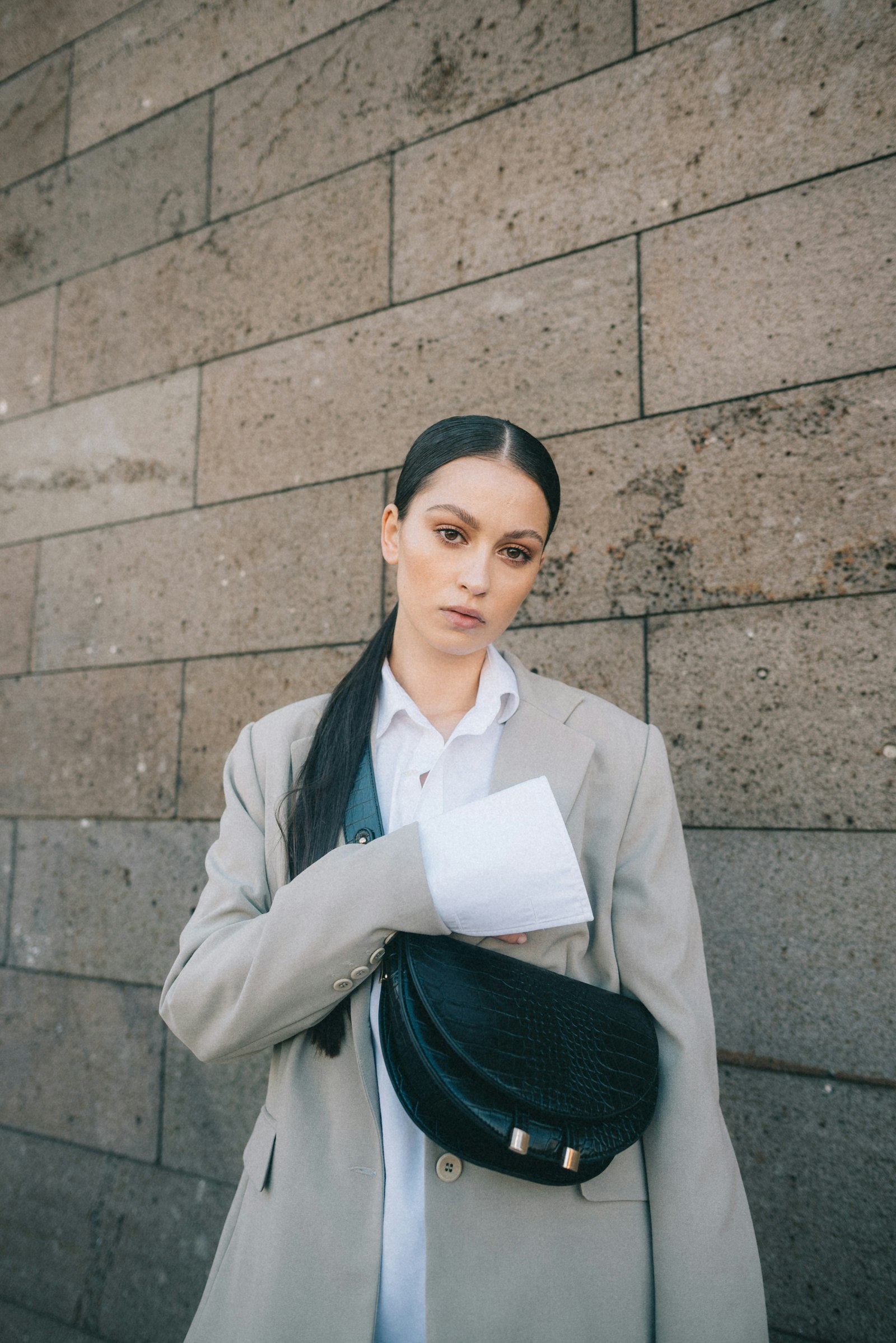 Nikon D750 + Nikon AF-S Nikkor 24mm F1.8G ED sample photo. Woman standing near wall photography