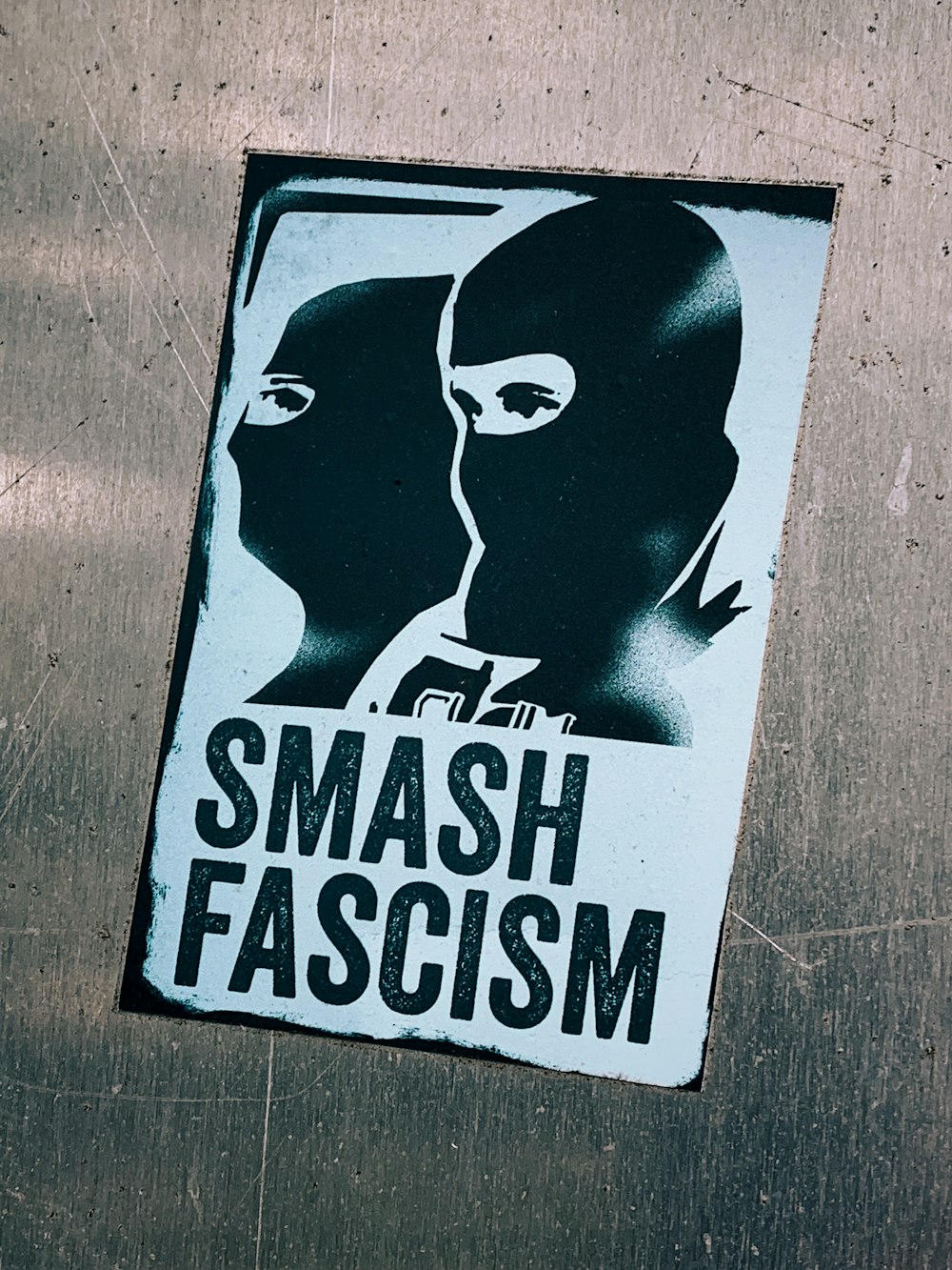 Schlag das Faschismus-Schild