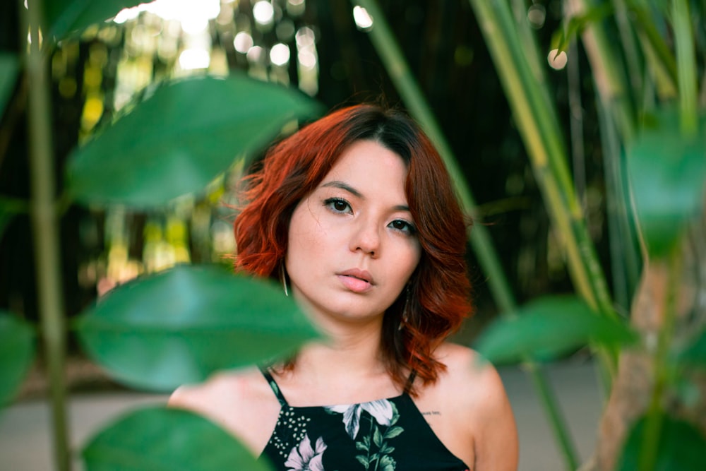 woman wearing white and black sleeveless top