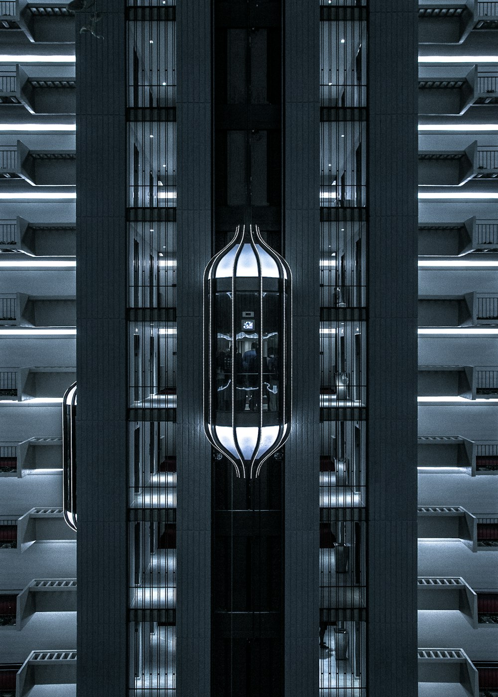 Photo urbaine d’un ascenseur