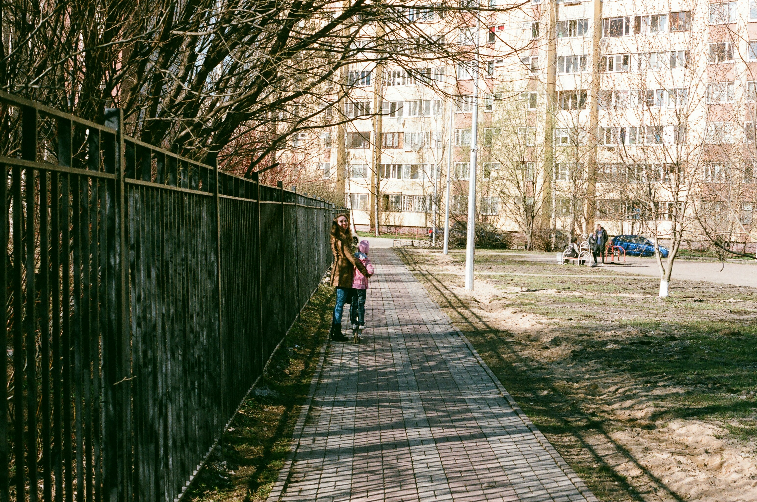 gray cement sidewalk