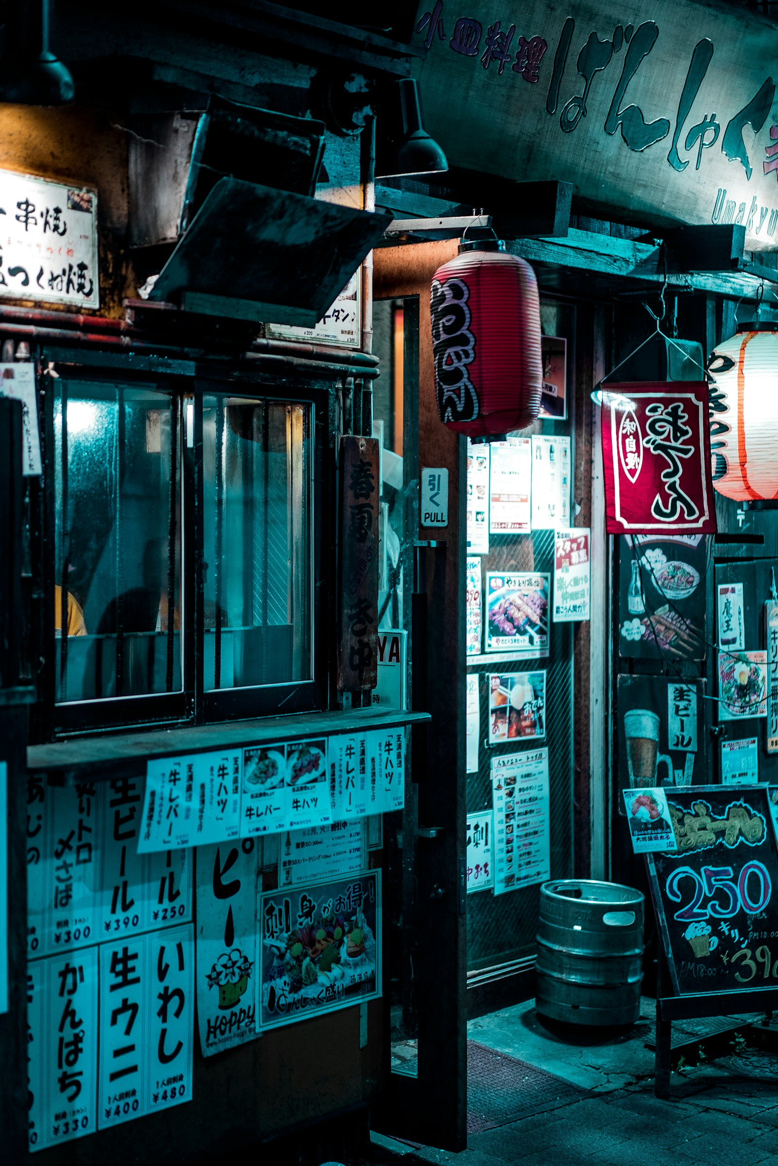 Sony a7S + Sony Sonnar T* FE 55mm F1.8 ZA sample photo. Store front photography