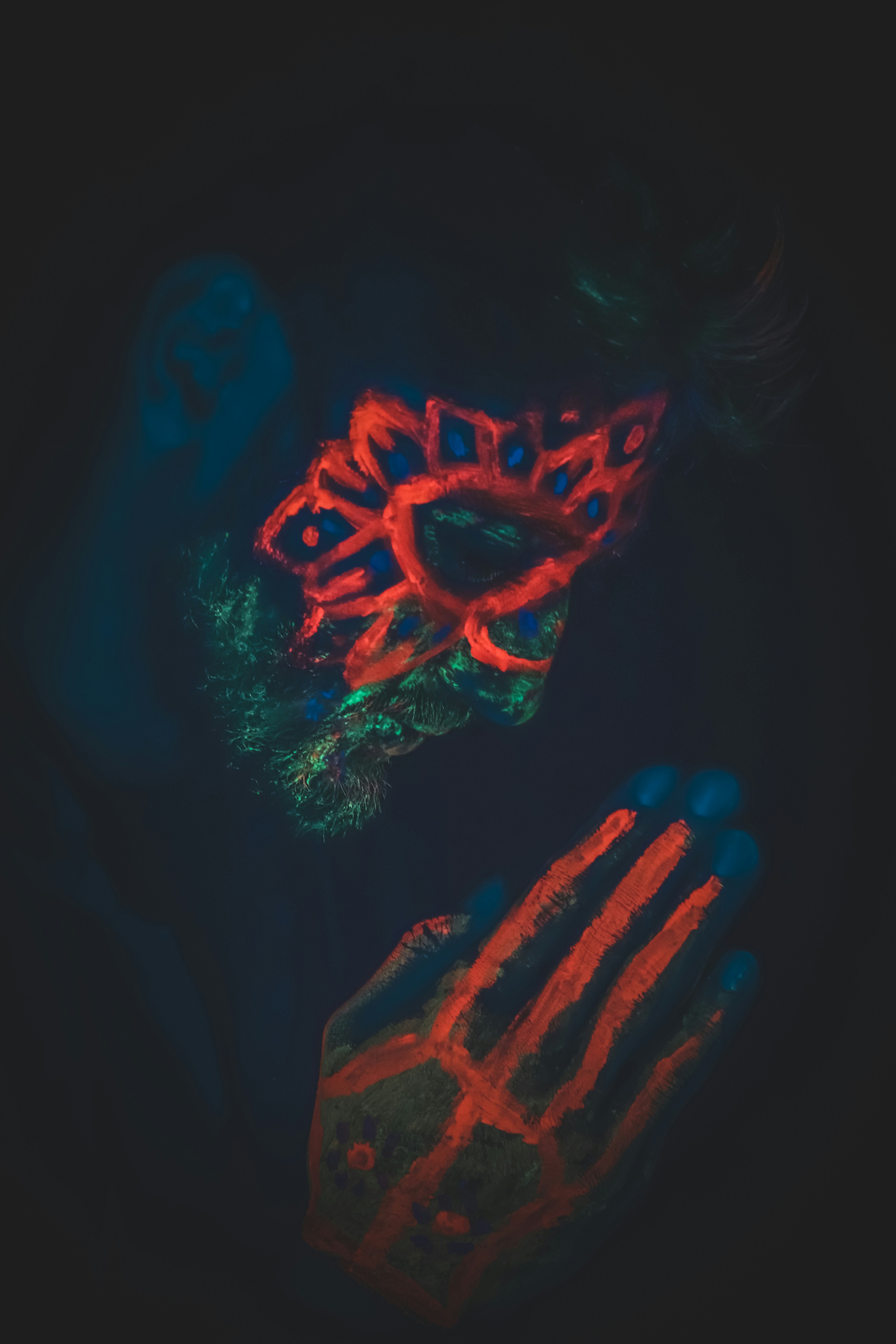 gray computer monitor