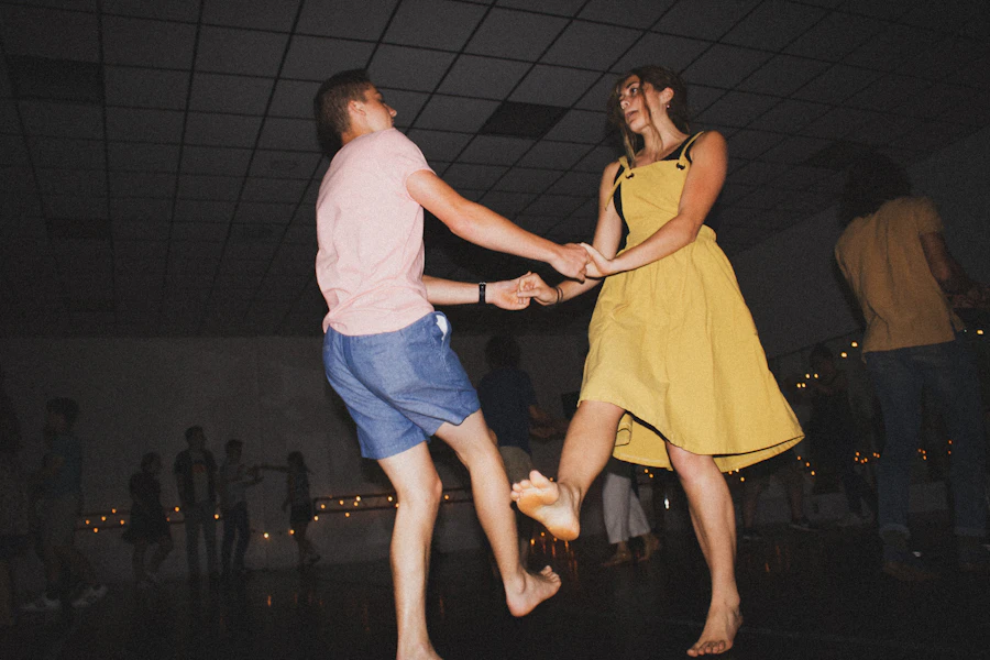 Swing dancers