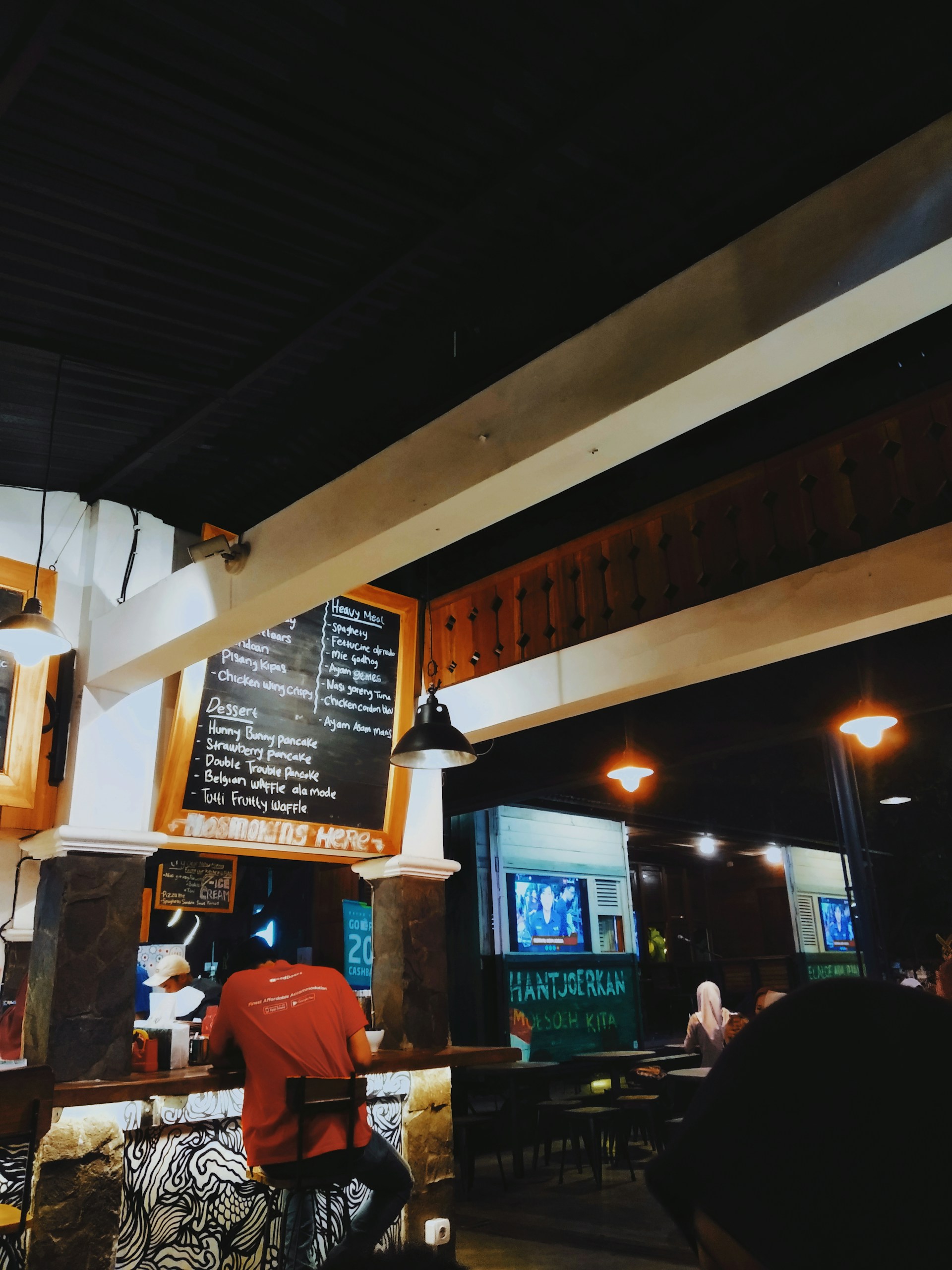 gray computer monitor