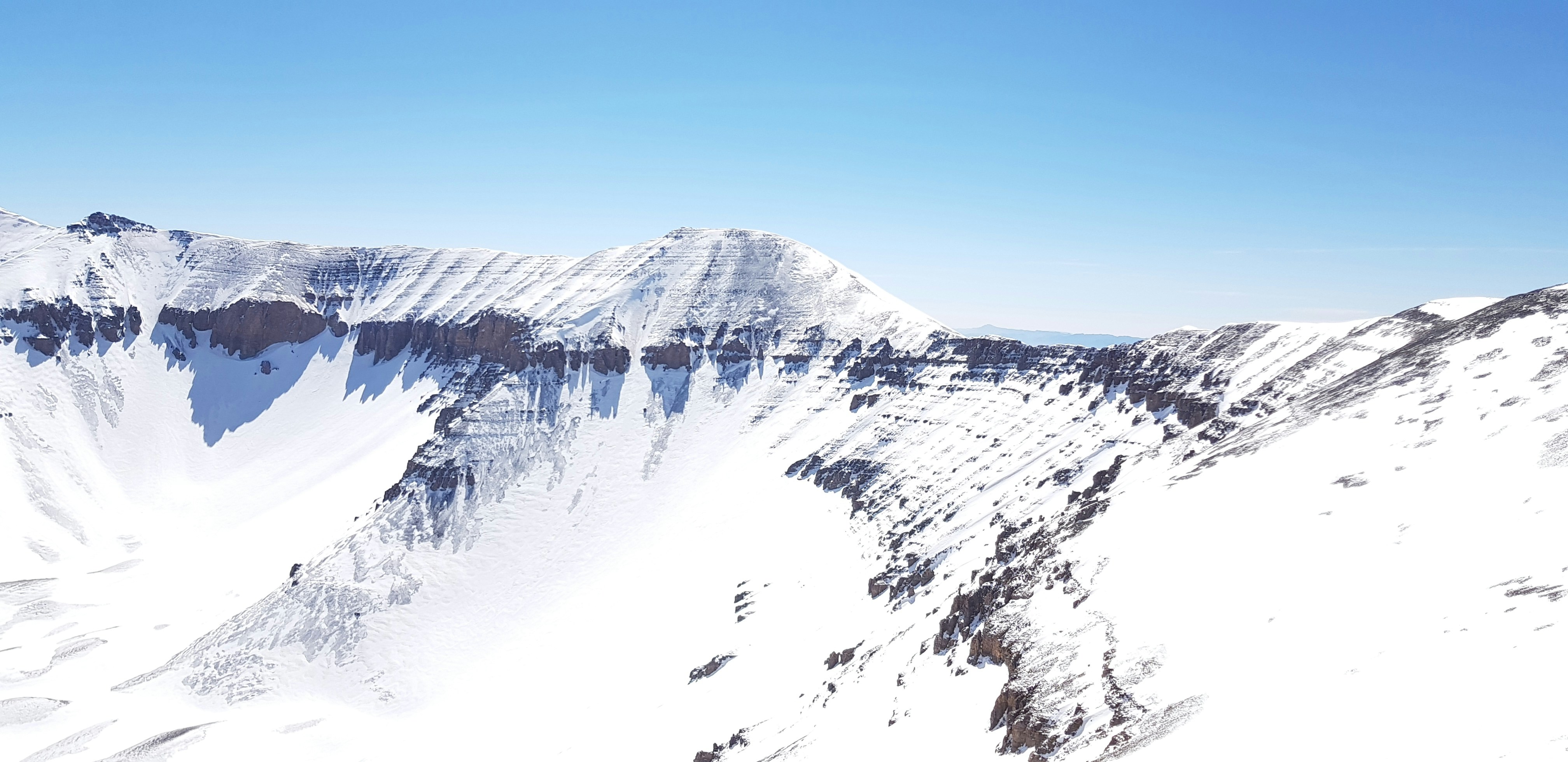 montagne enneigée