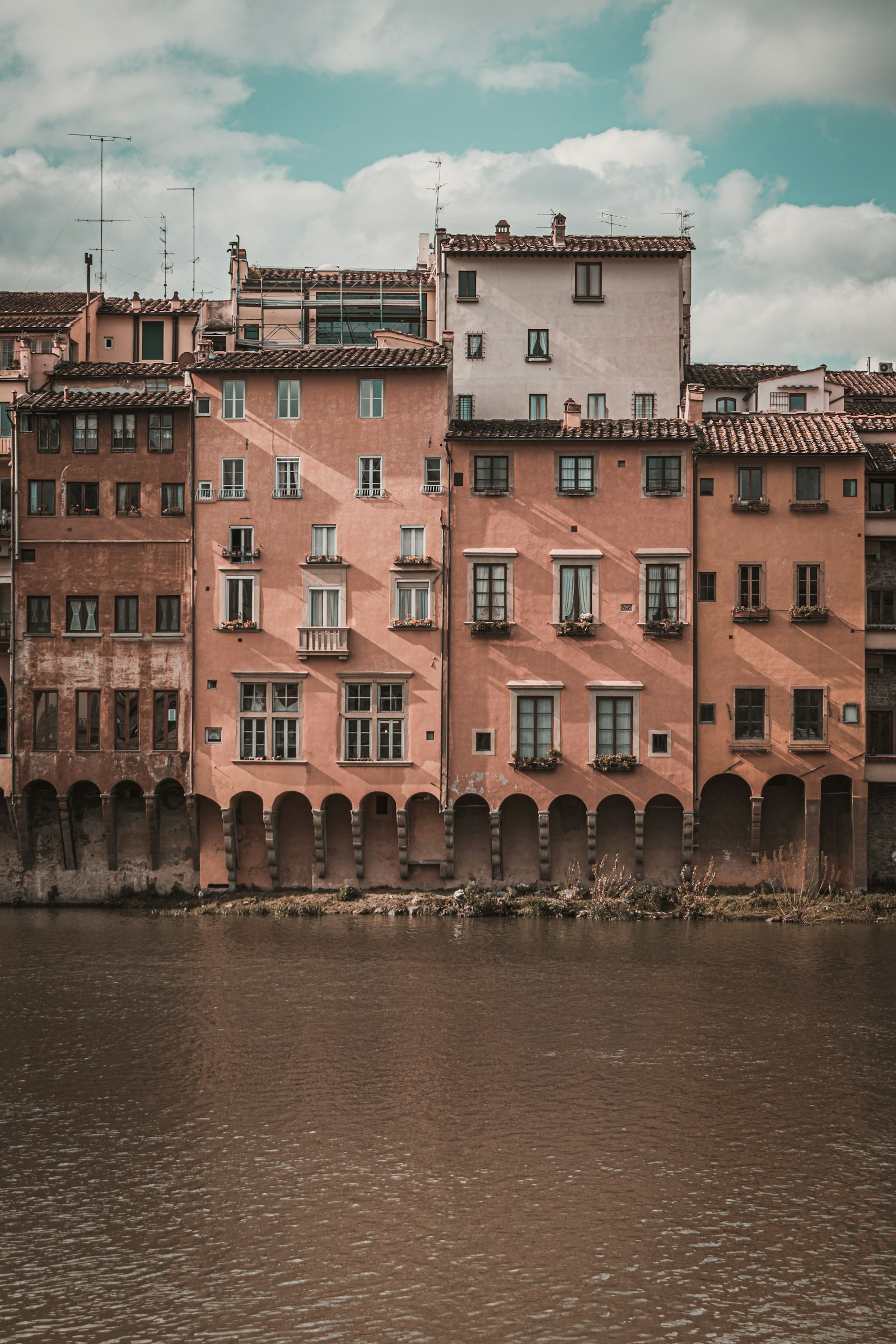 Canon EOS M50 (EOS Kiss M) + Canon EF-M 15-45mm F3.5-6.3 IS STM sample photo. Brown concrete canal house photography