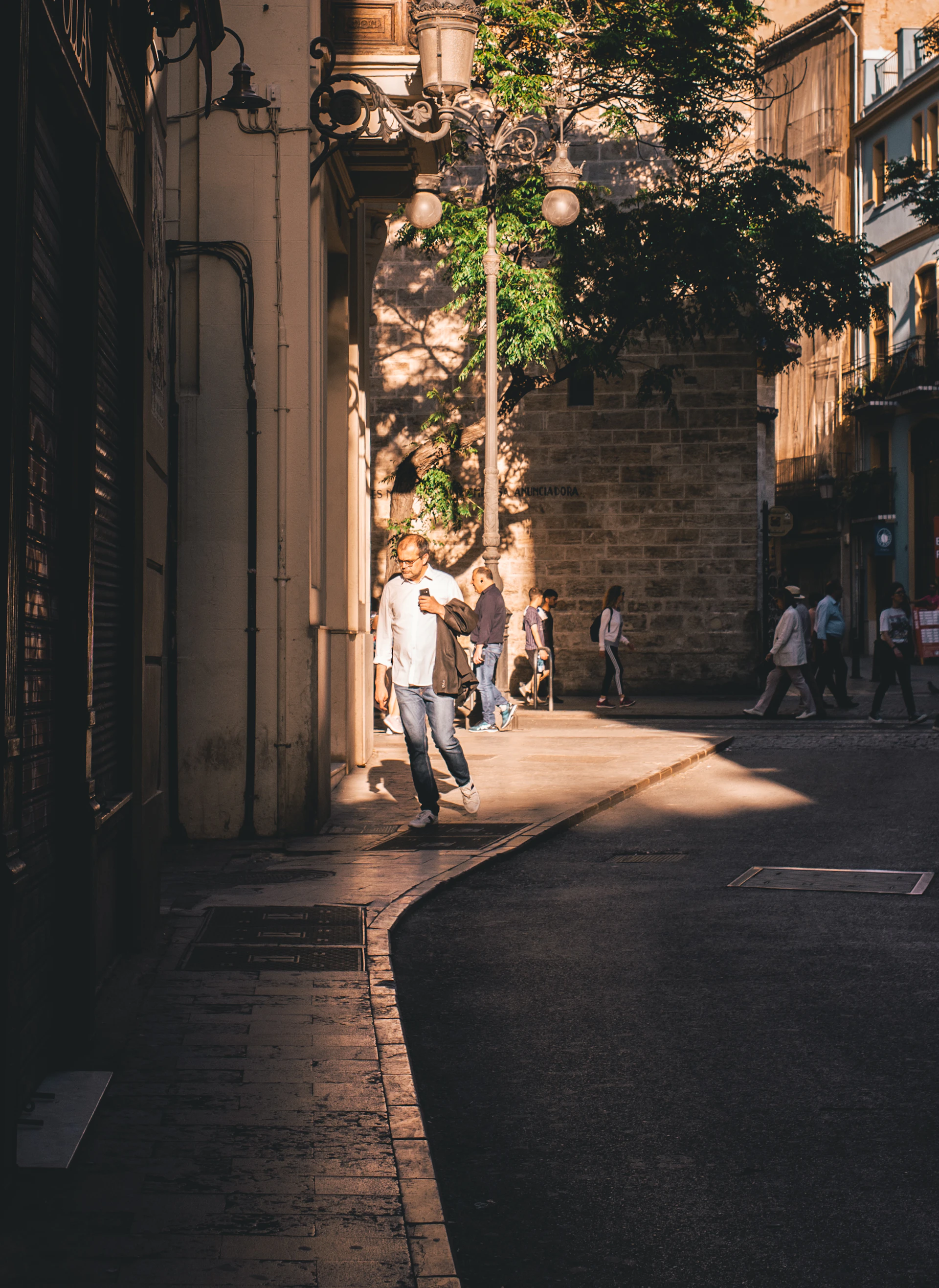 gray computer monitor