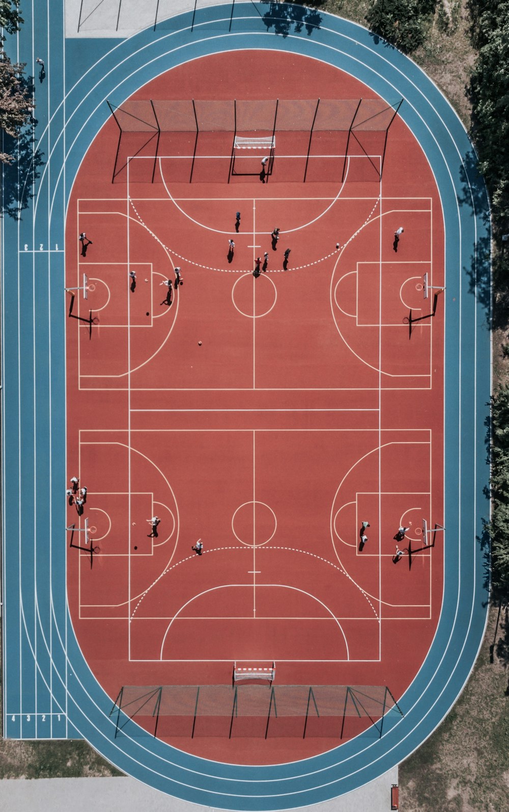 Foto aérea de la cancha de baloncesto