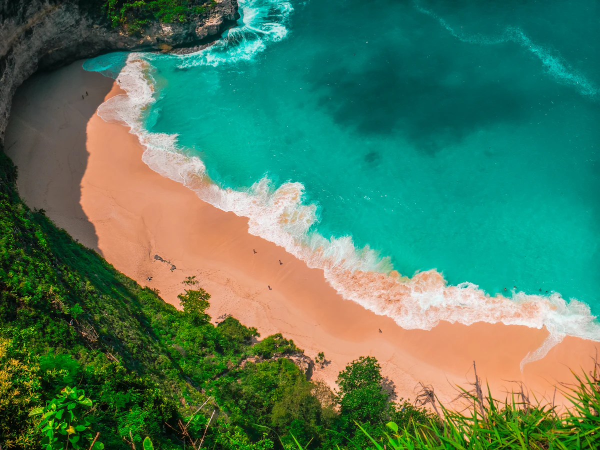Água cristalina de praia tropical em Bali