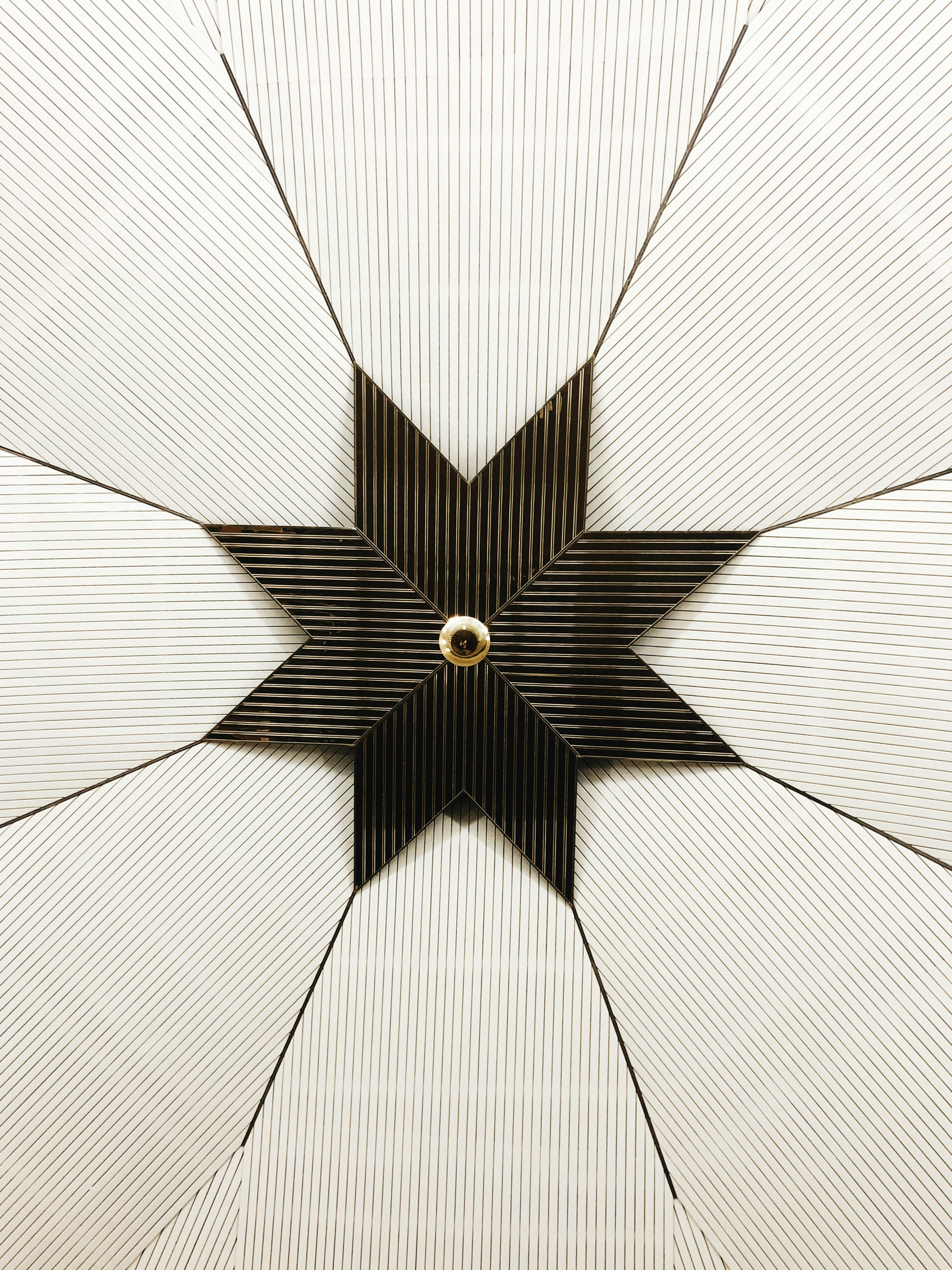 gray computer monitor