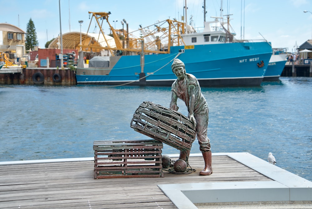 mimo pescatore d'argento al porto