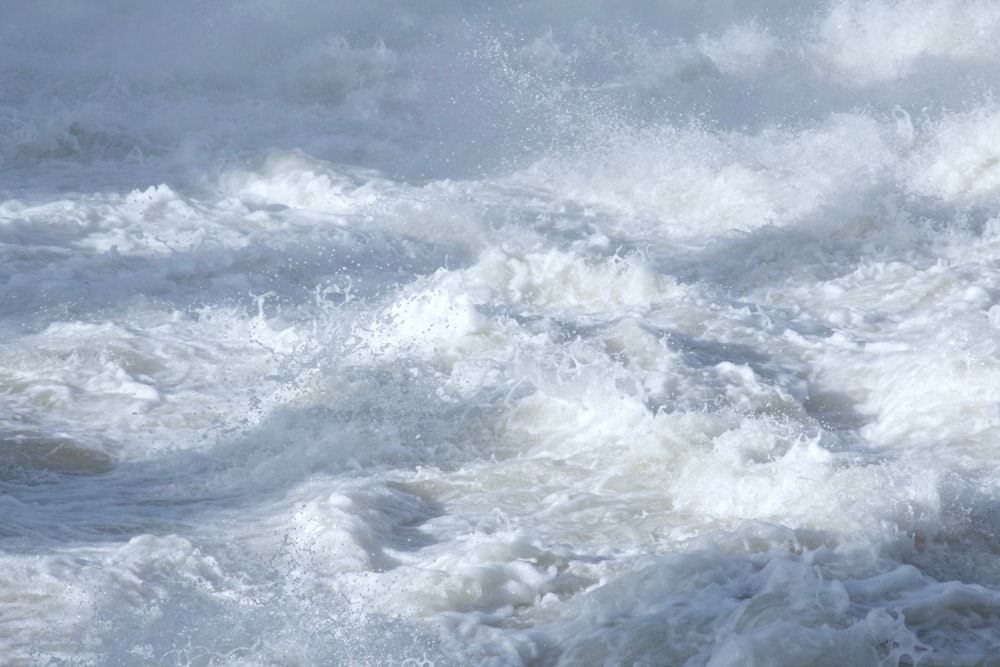 closeup photography of water ragging