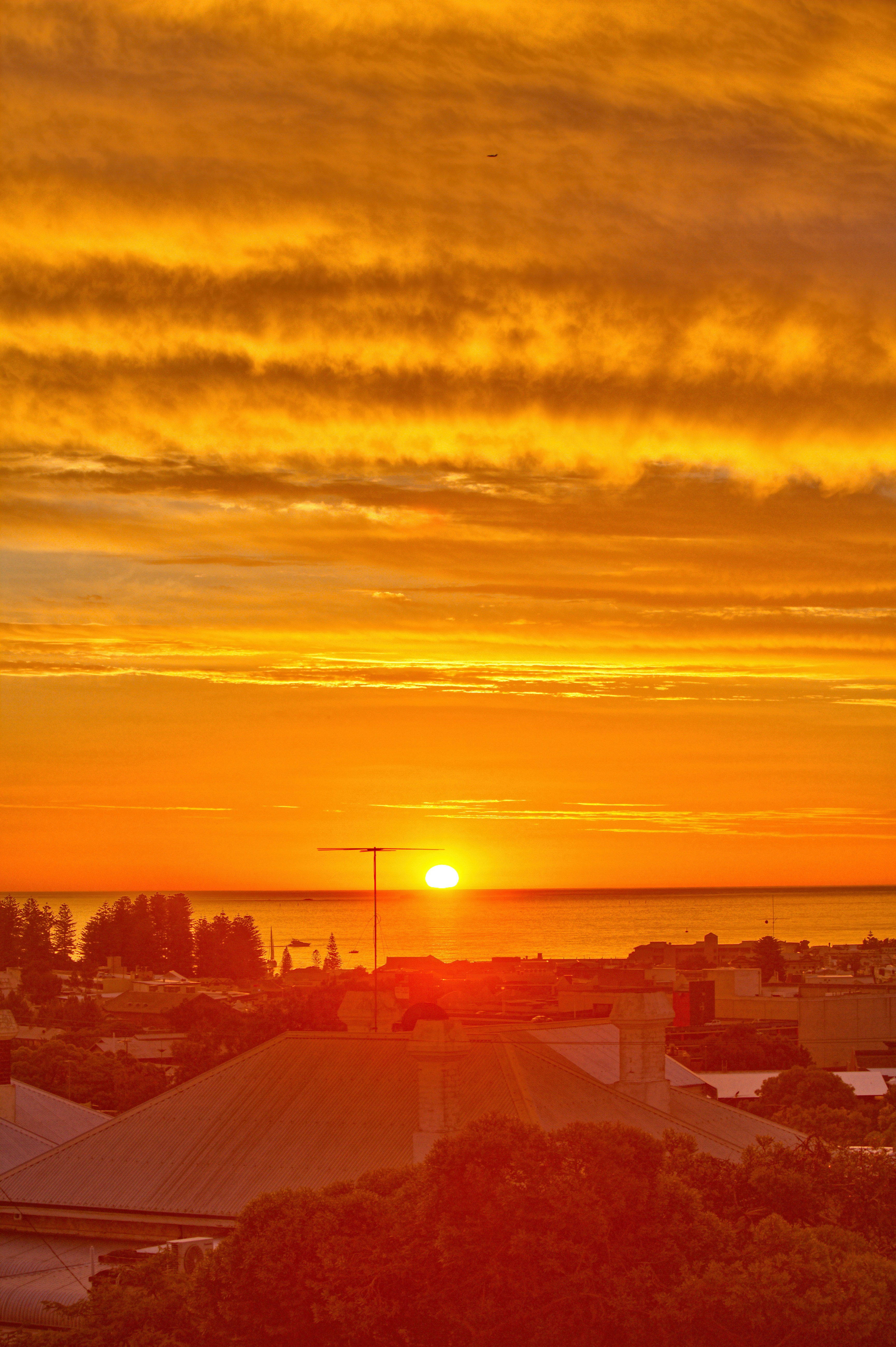 夕焼けの風景の写真 Unsplashで見つけるオレンジの無料写真