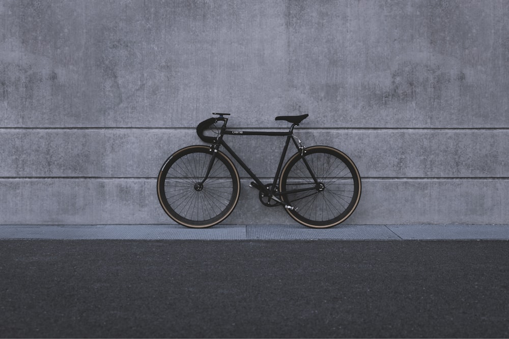 vélo de route noir