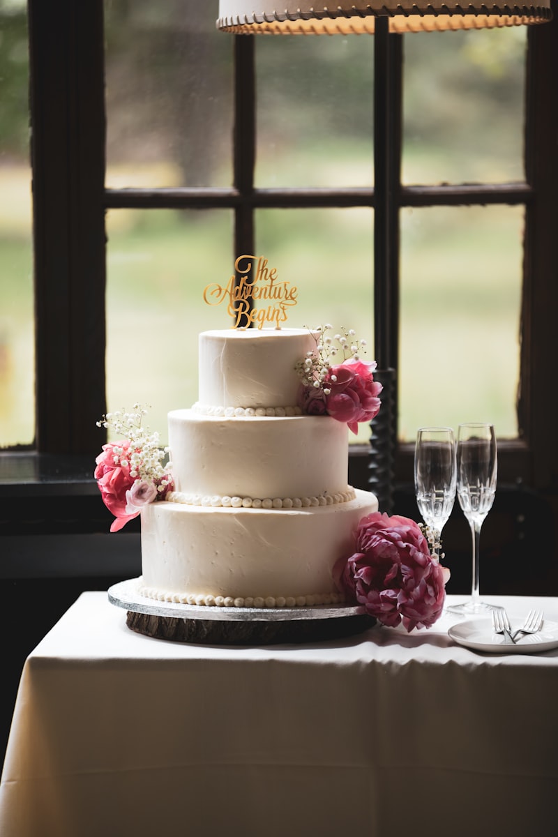 Wedding cake display at Willow Creek Estate reception