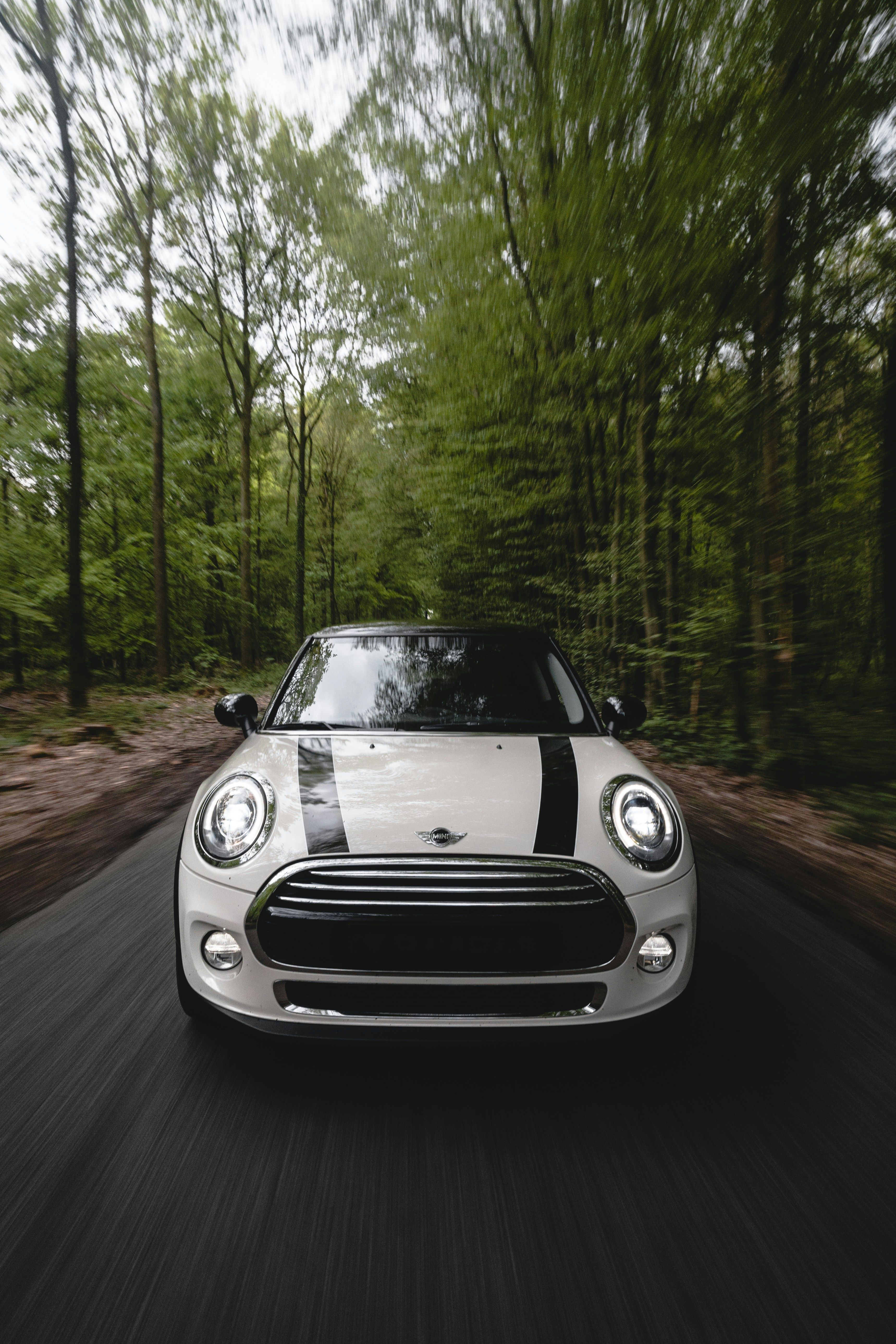 白いミニクーパーの写真 Unsplashの無料写真