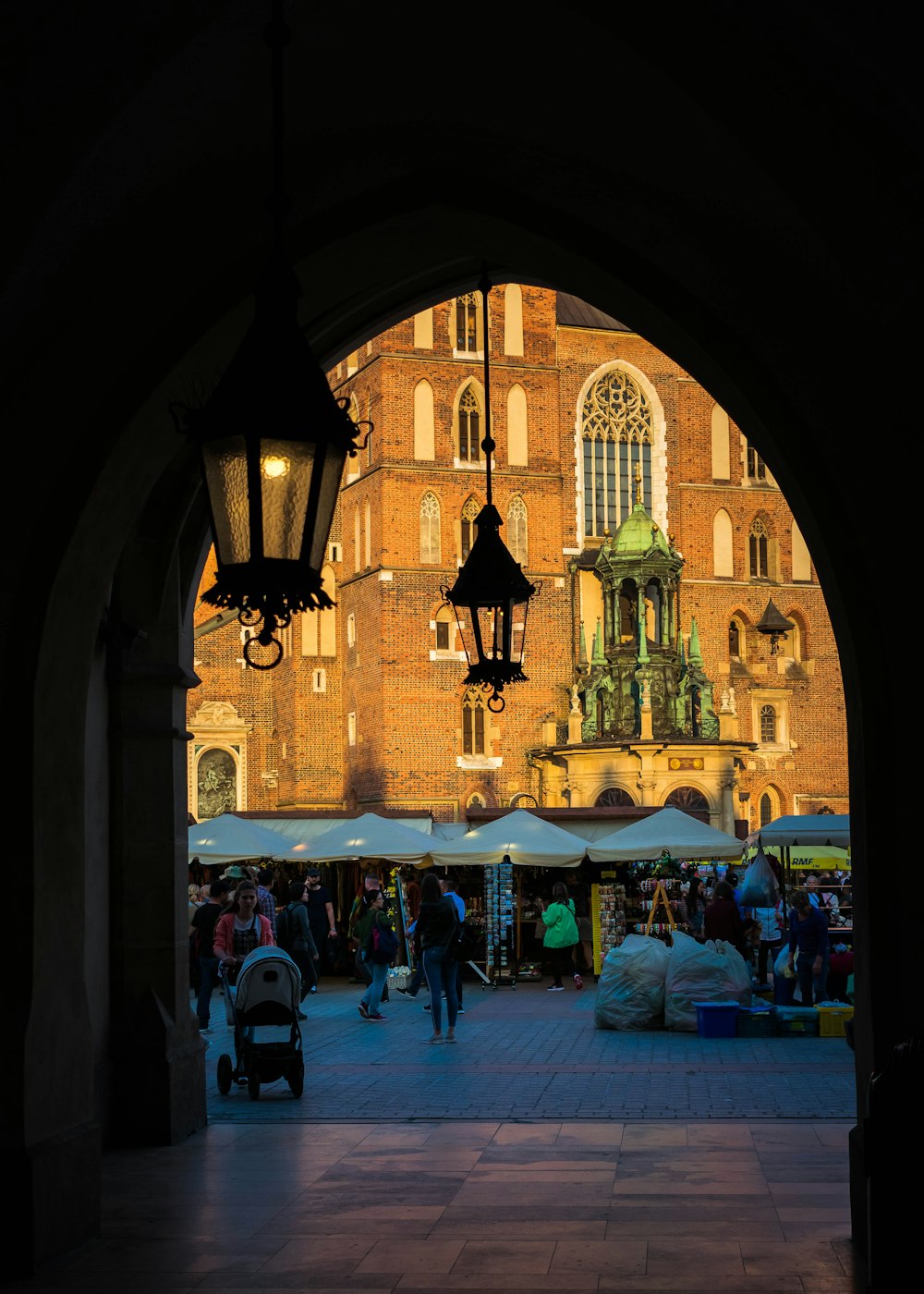 stores ouutside arch pathway