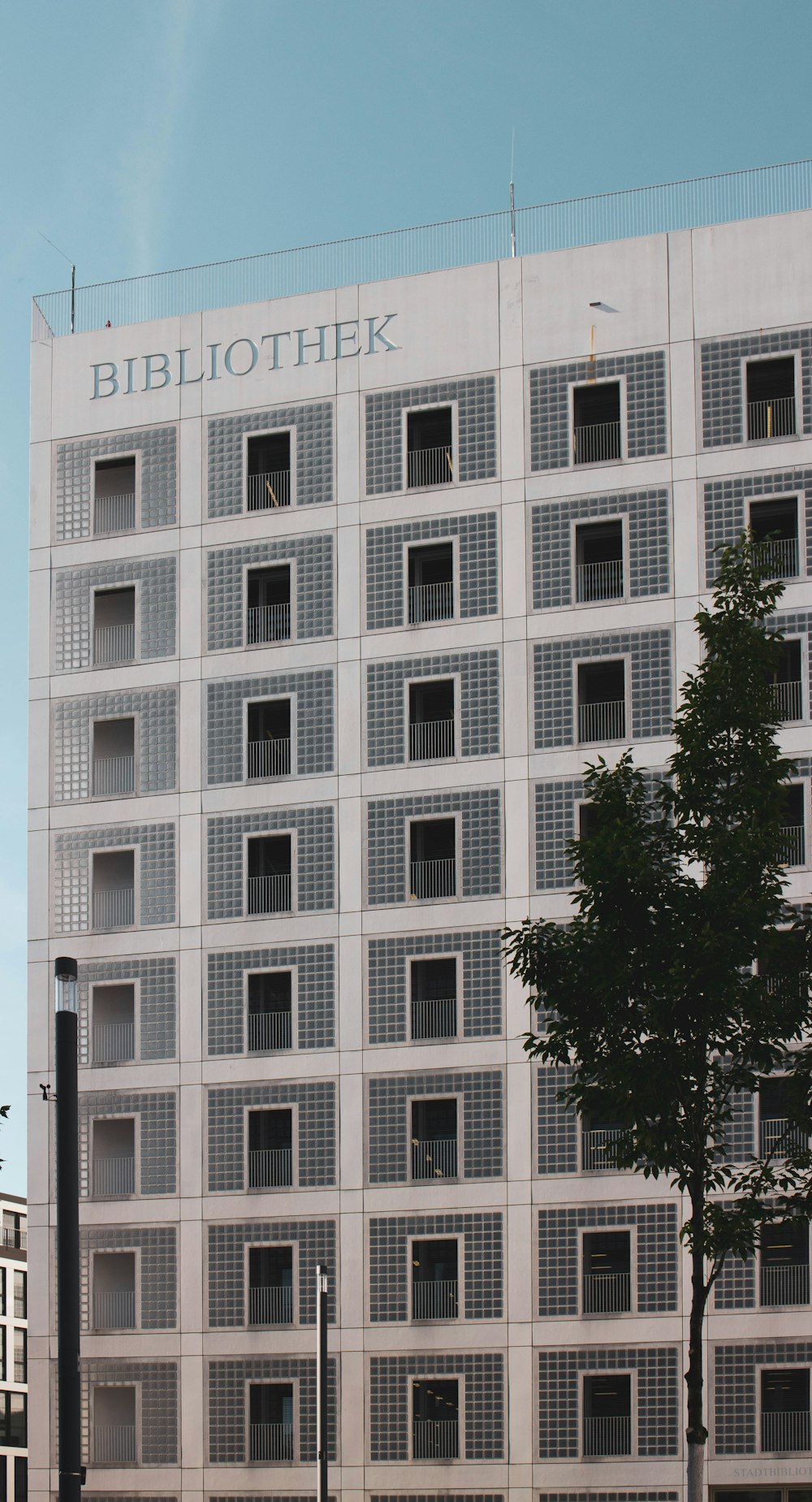 Foto des Bibliotheksgebäudes