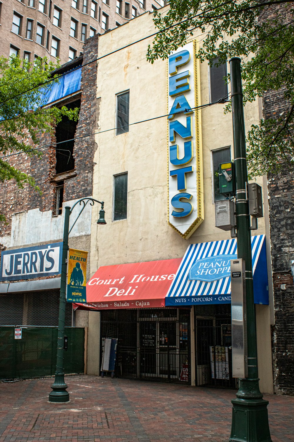 Peanuts building near light post at the street