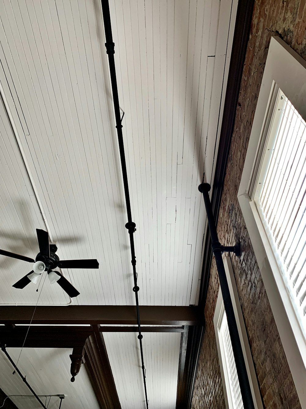 turned-off ceiling fan