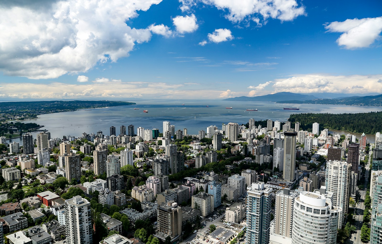 A Comprehensive Guide to Investing in Vancouver Real Estate: What You Need To Know