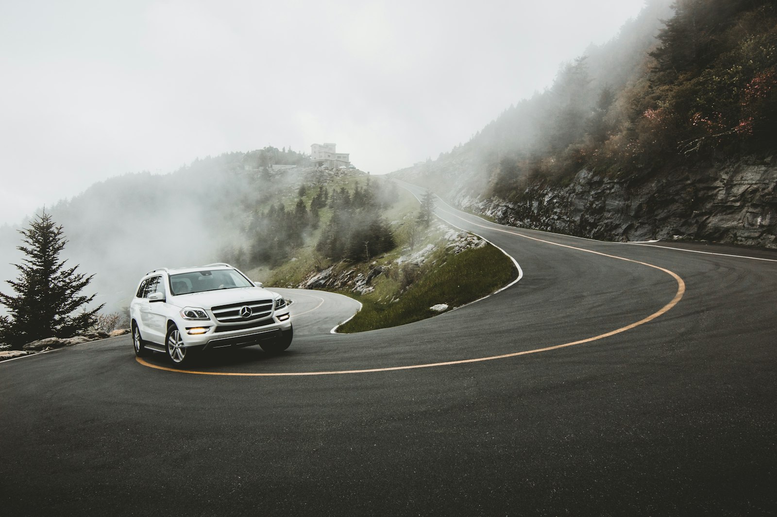 Tokina atx-i 11-16mm F2.8 CF sample photo. Silver mercedes-benz suv photography