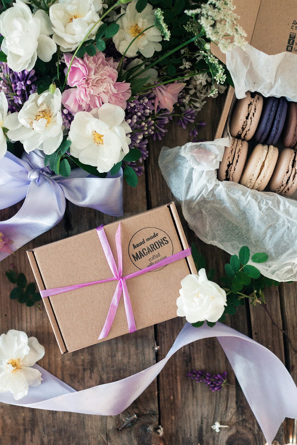 brown Macarons box