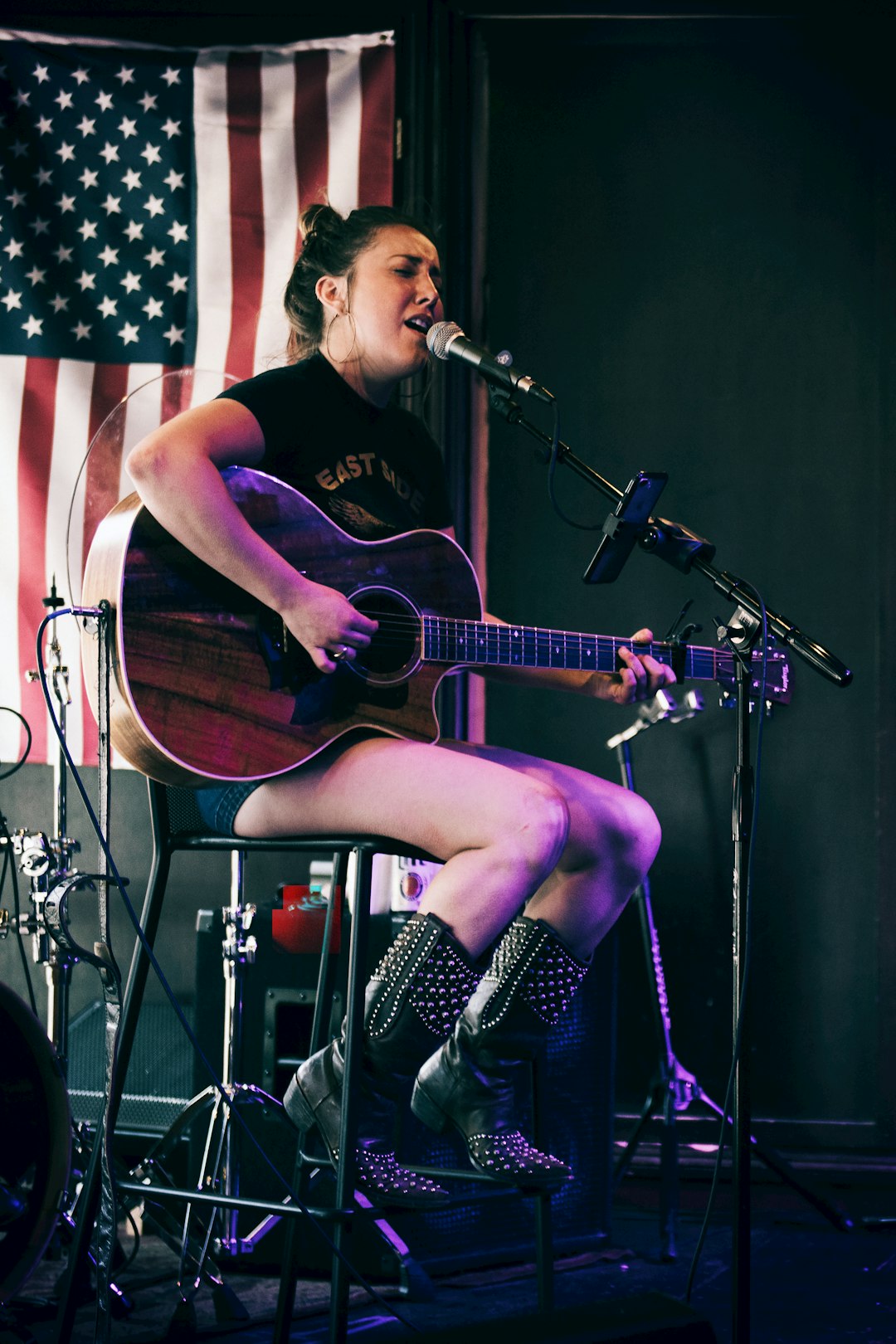 woman playing guitar\