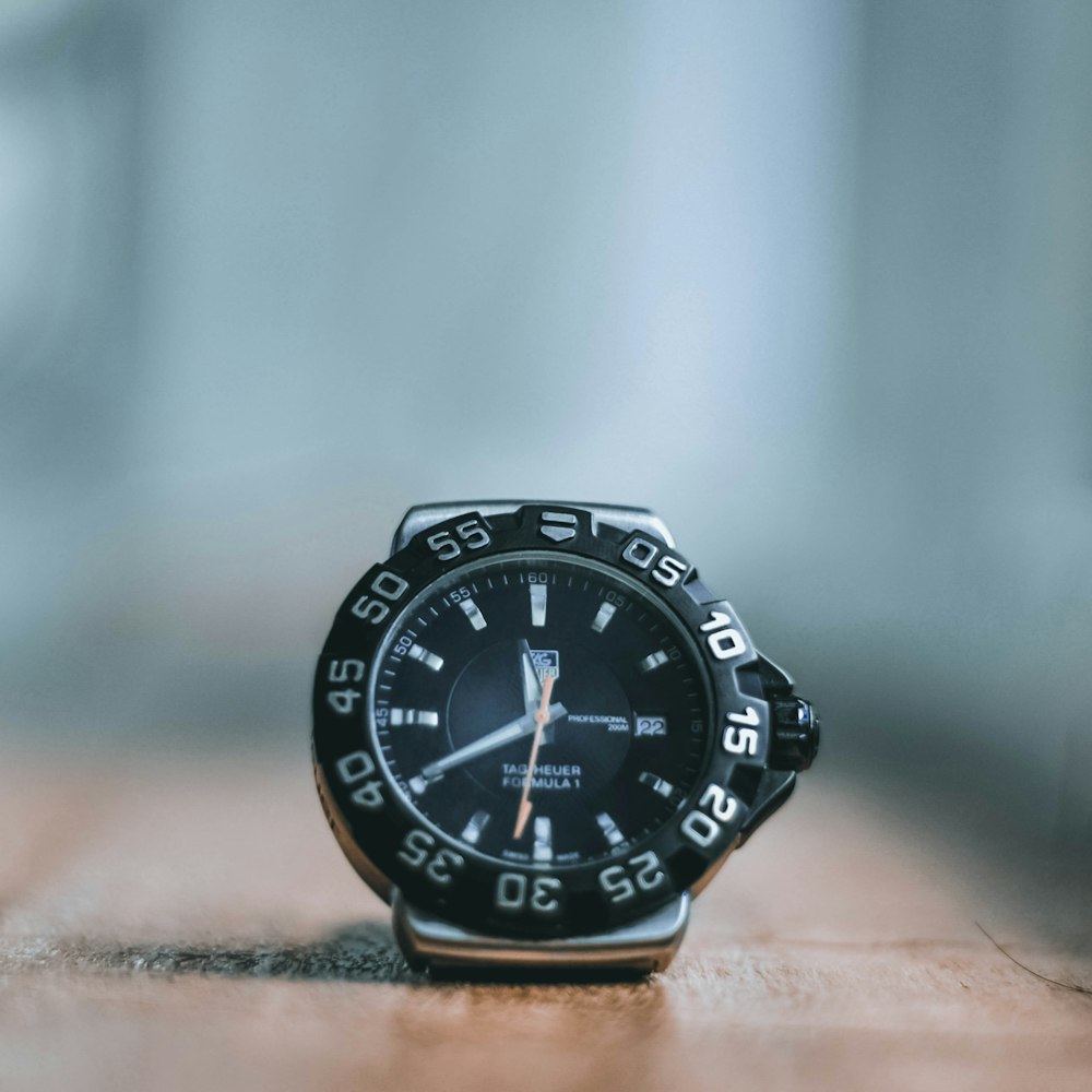 round black analog watch displaying 11:40