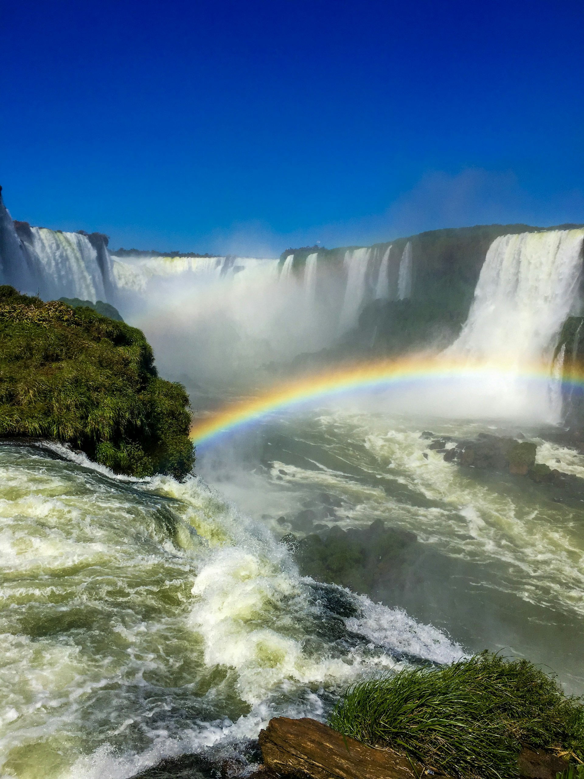 Niagara falls showing rainbow