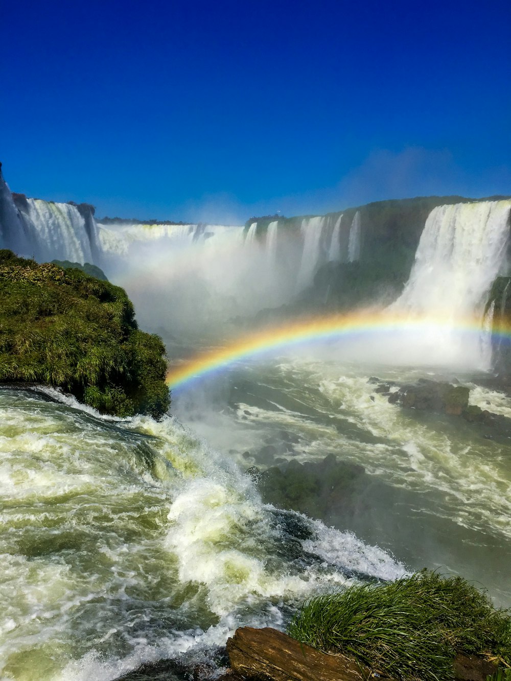 Niagara falls showing rainbow