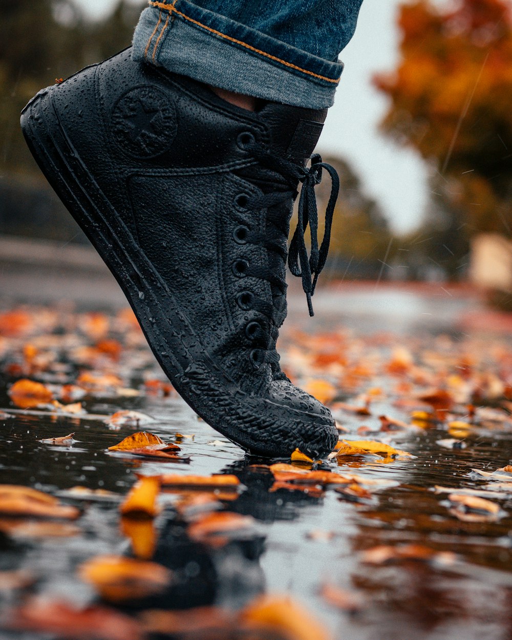 unpaired black Converse All-Star sneaker