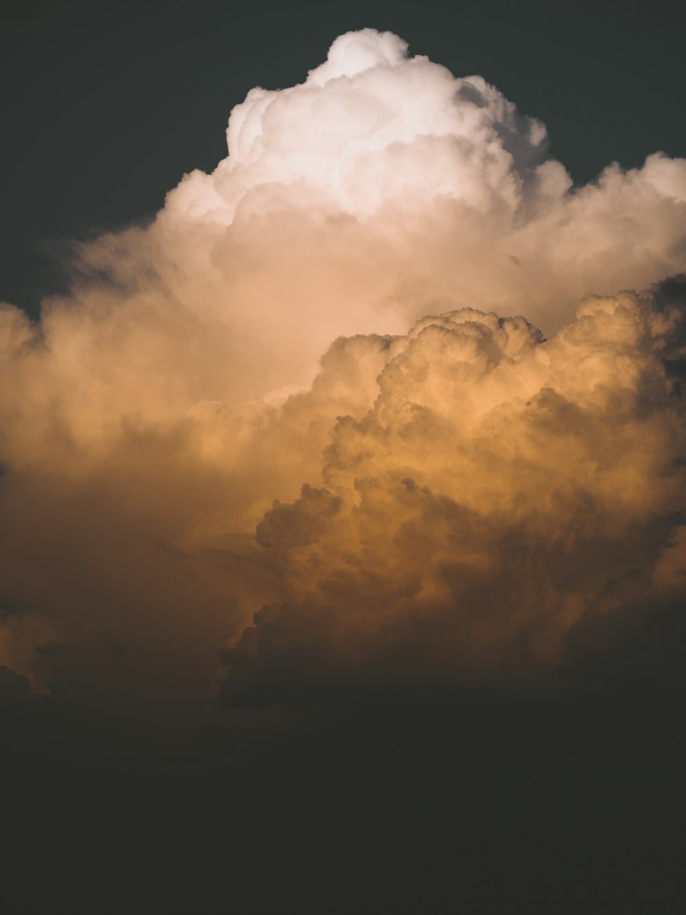 Nuvens durante a hora dourada