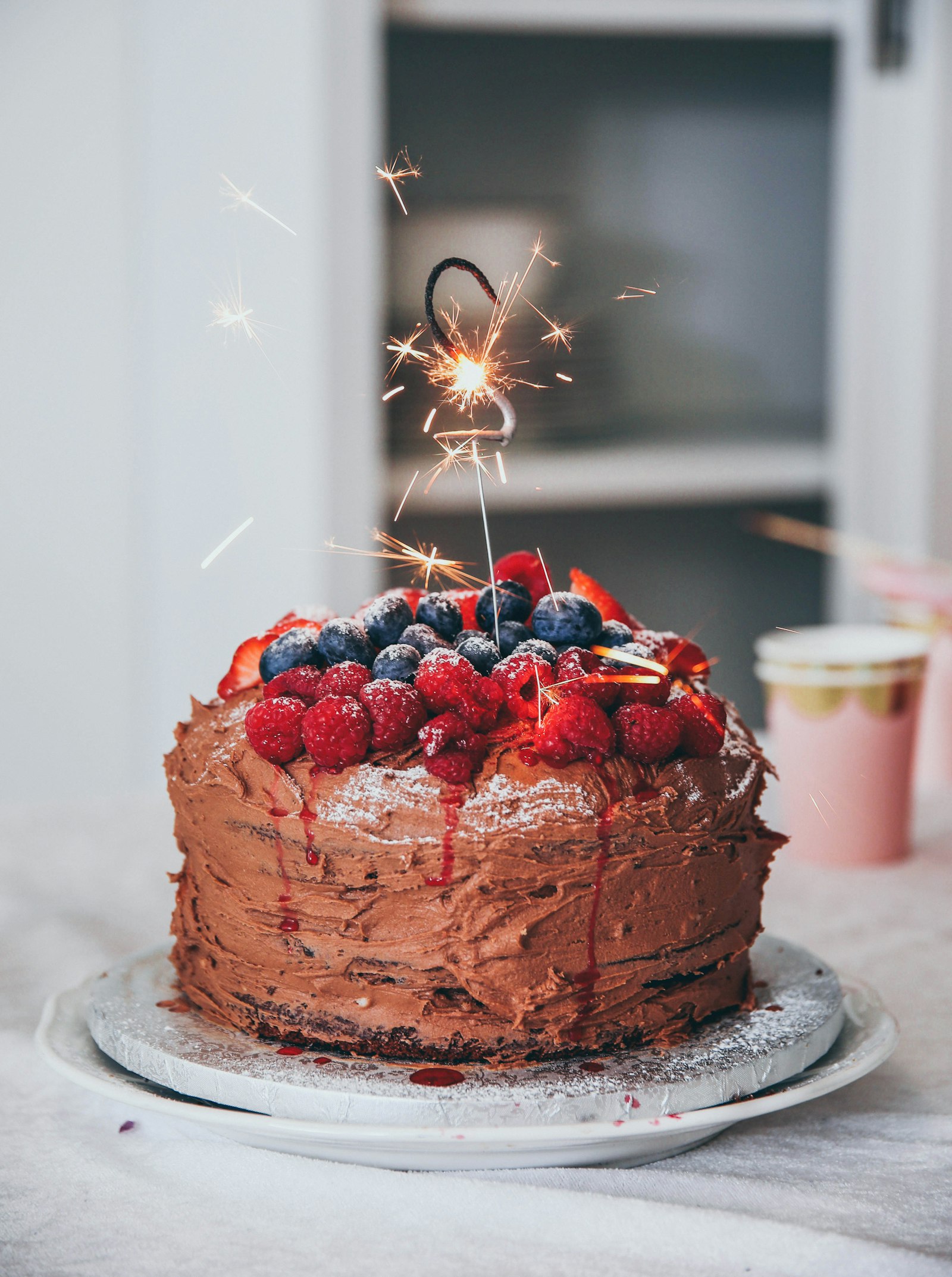 Canon EOS 6D + Sigma 17-70mm F2.8-4 DC Macro OS HSM sample photo. Strawberry cake photography