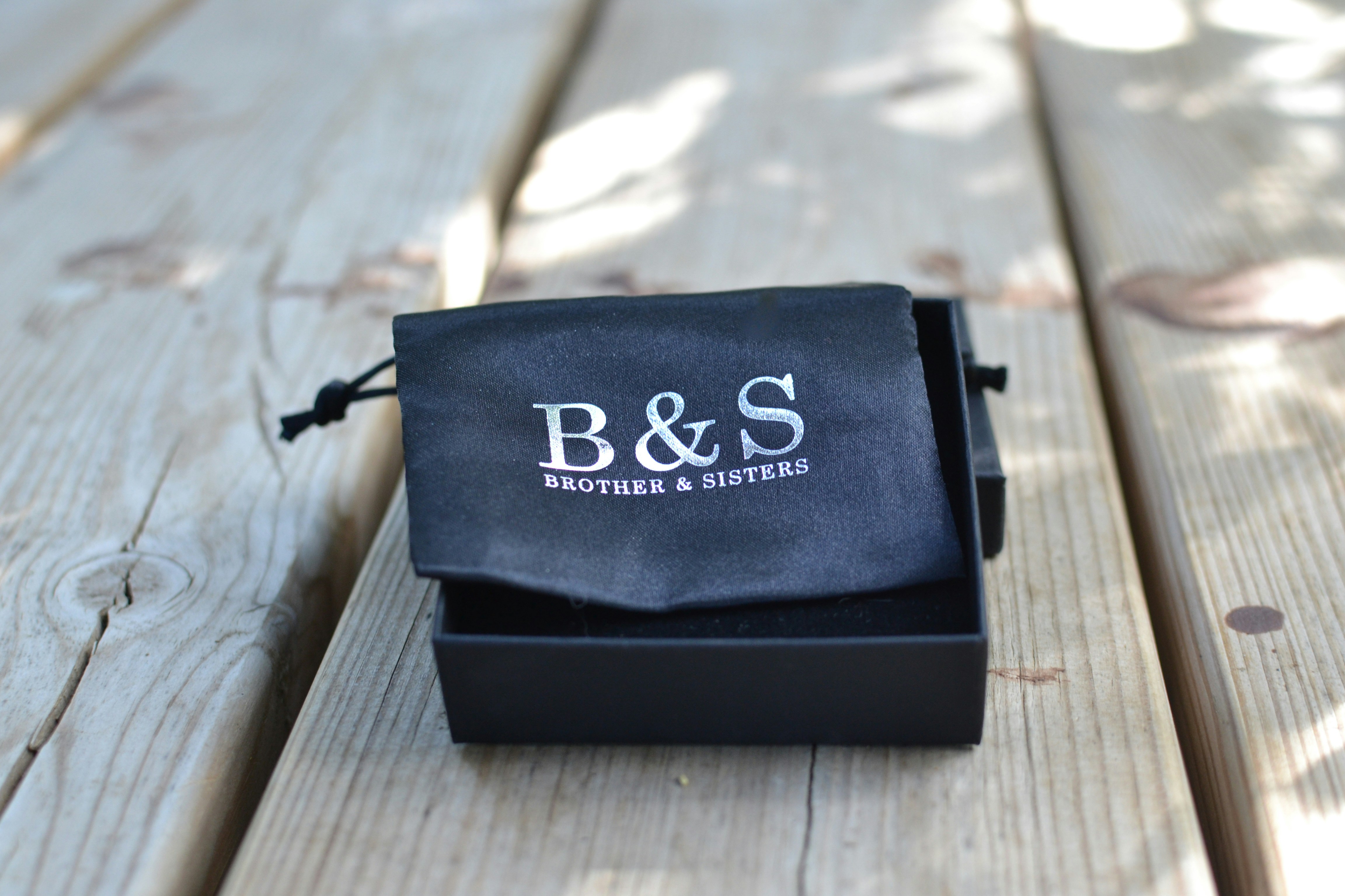 black B\u0026S pouch