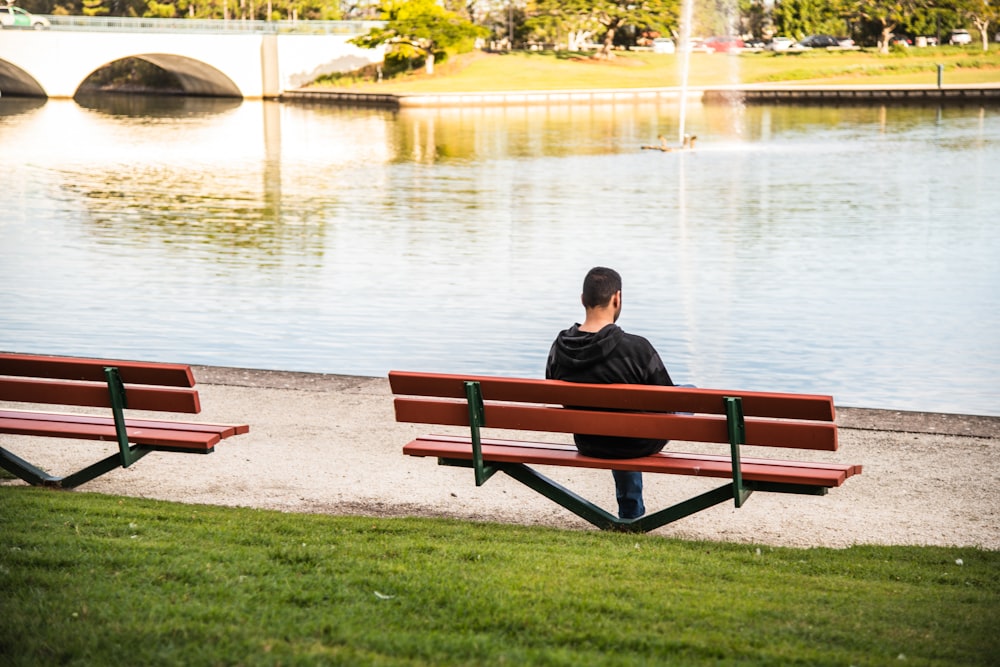 Sitting On Bench Pictures Download Free Images On Unsplash