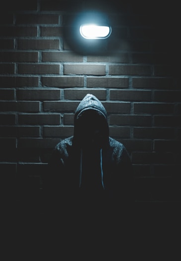men's black pullover hoodie