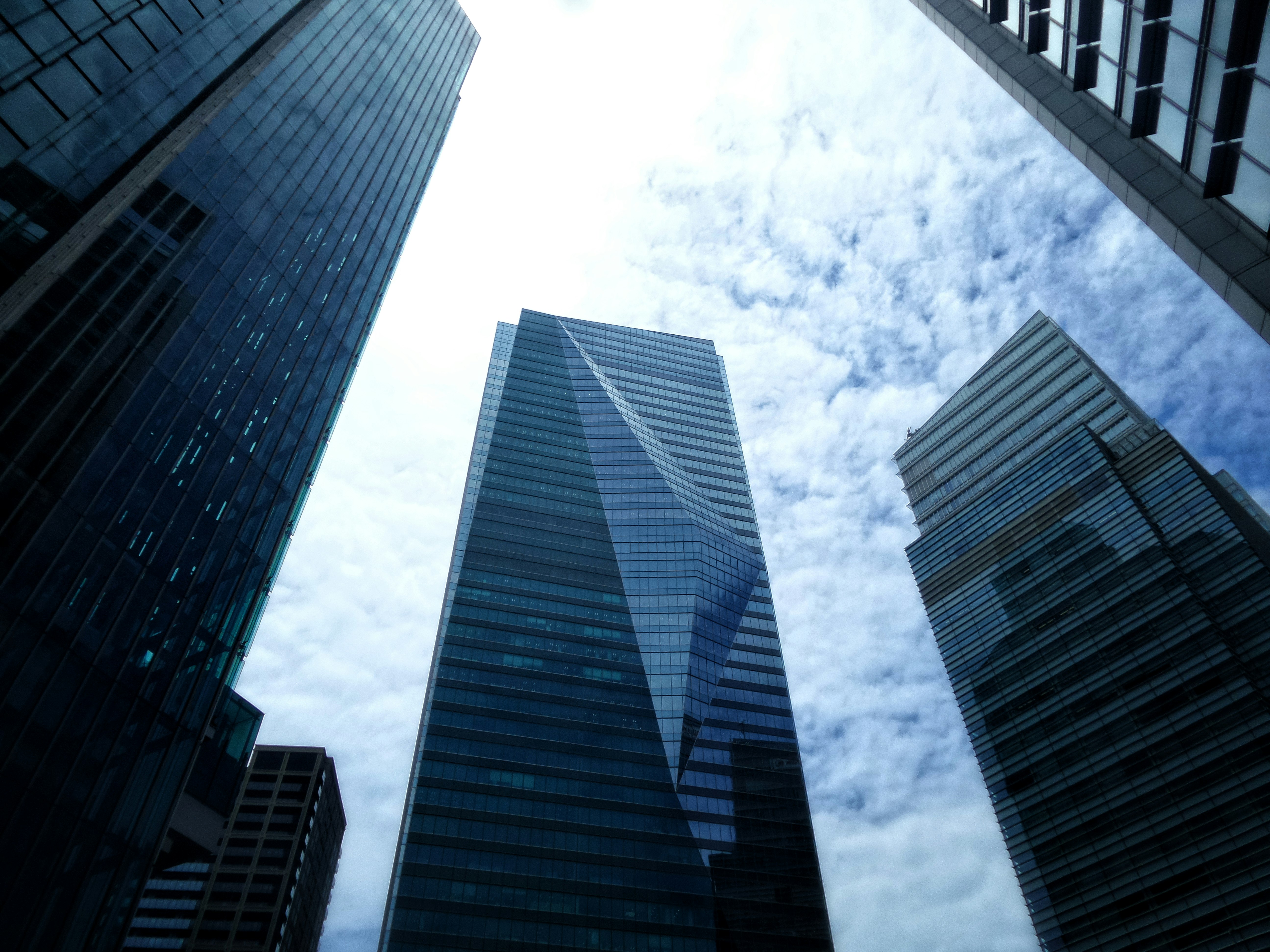 close-up photography of high-rise building during daytime