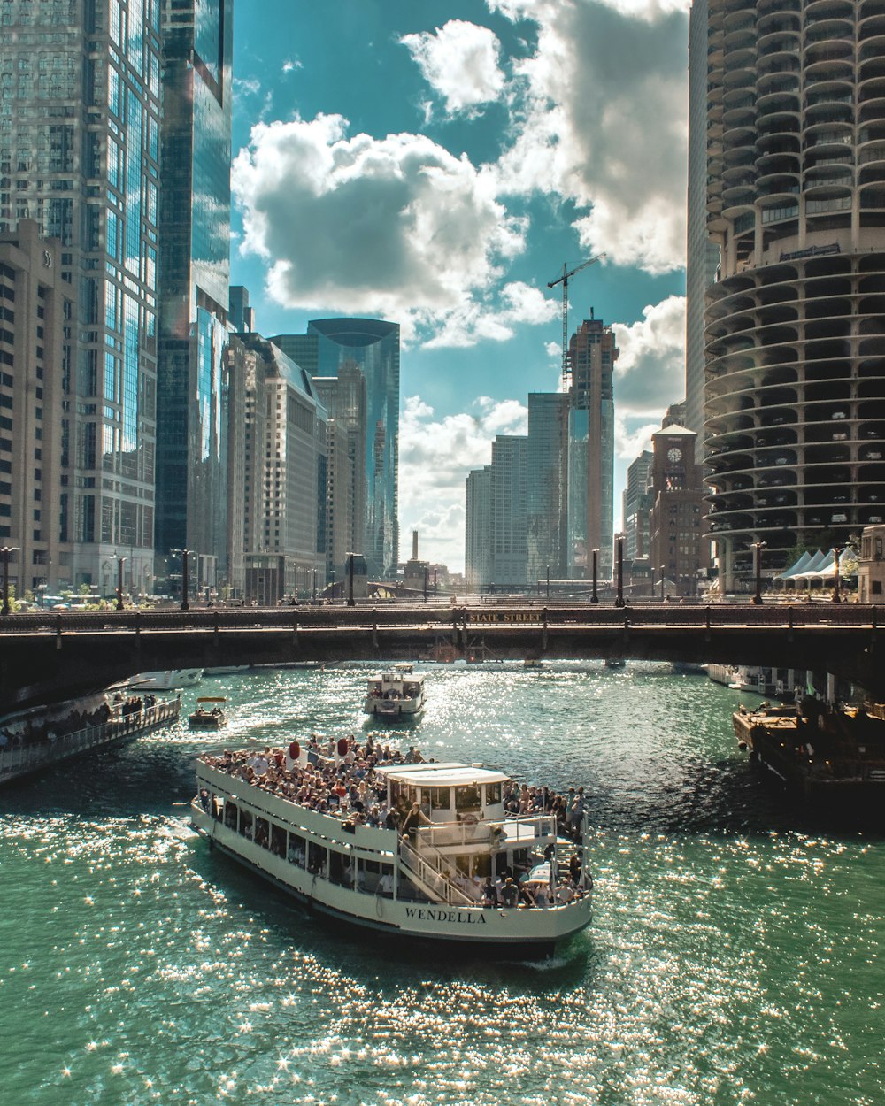 Photo aérienne d’un bateau de croisière