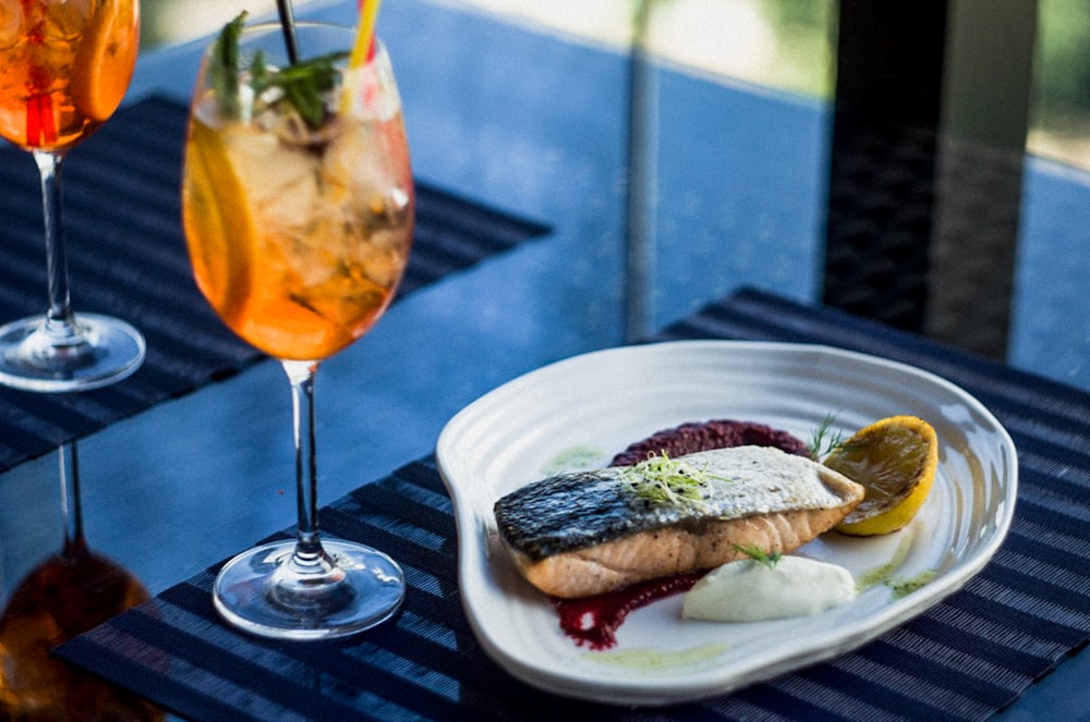 plat de poisson dans l’assiette