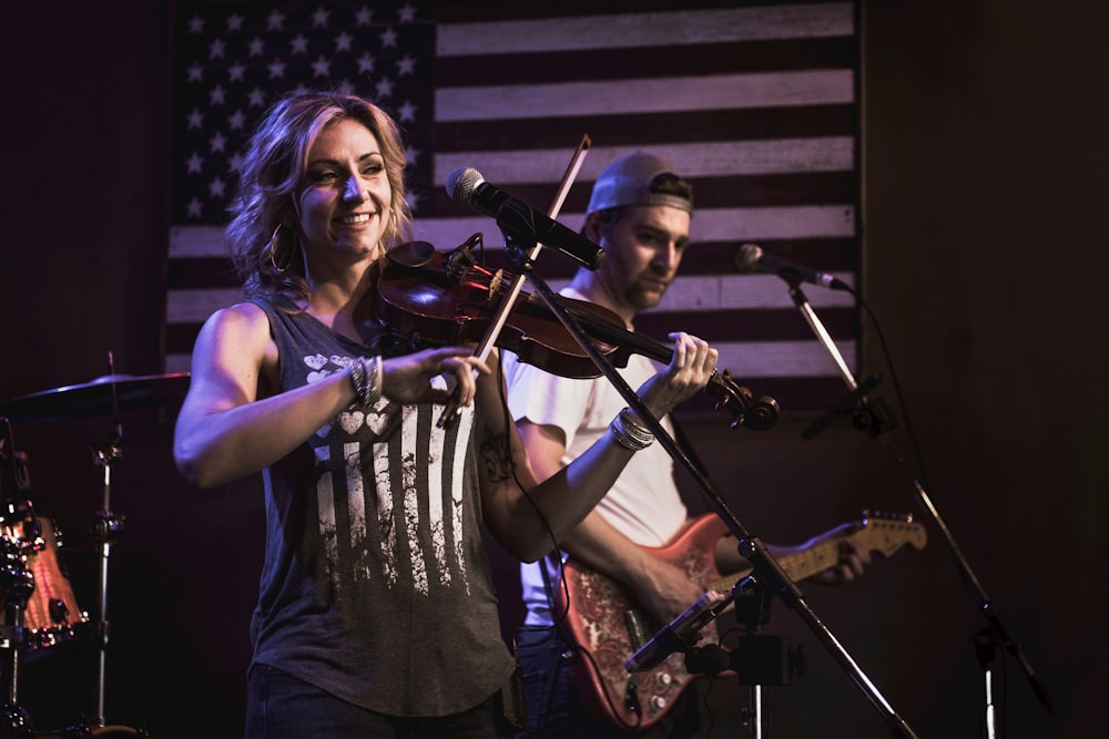 woman performing playing violin