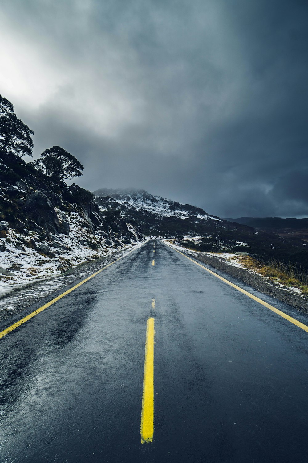 gray concrete road