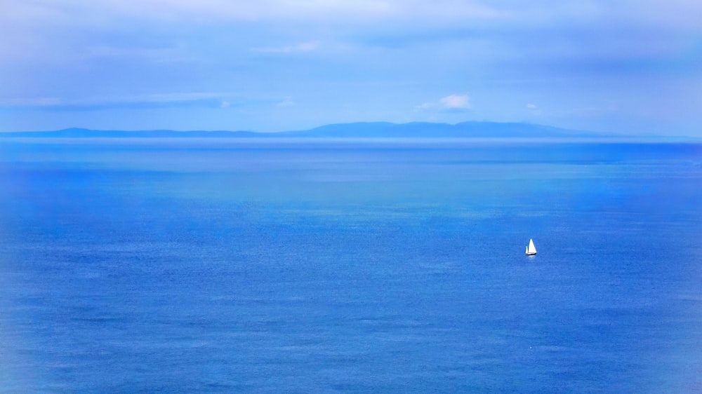 mar azul claro