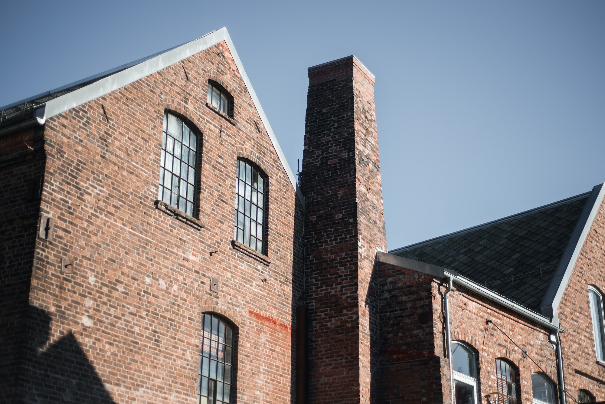 Our little stroll got blessed with the sun hitting this beautiful industrial building at Ferjemannsveien in Trondheim. 