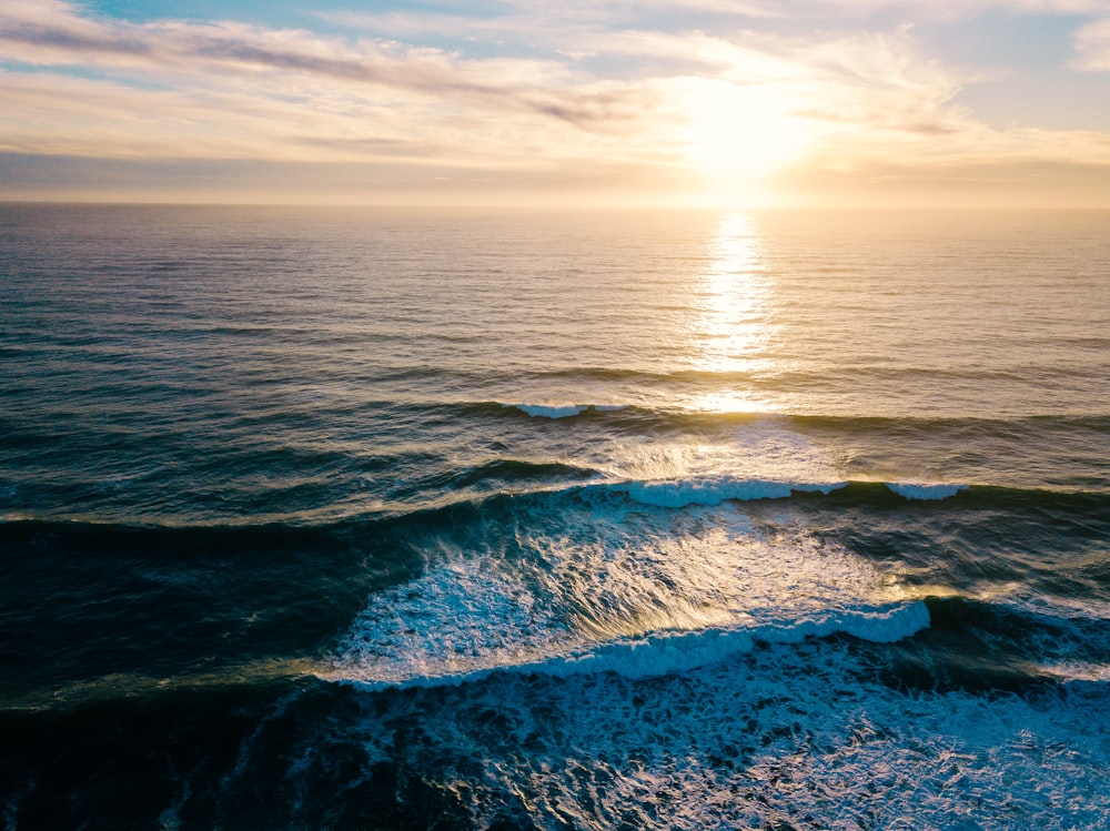 Vague de mer pendant la journée