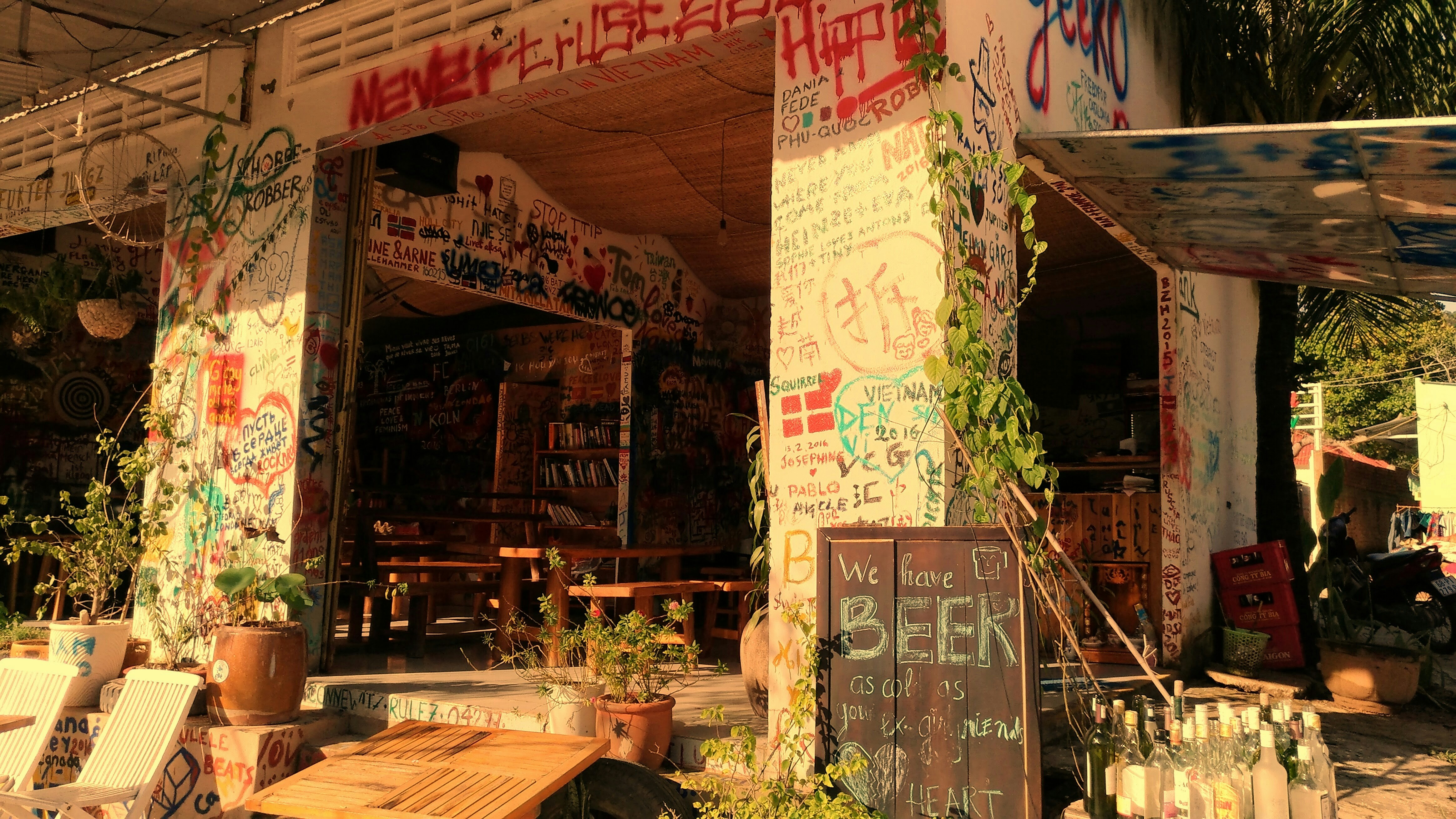 Image de Top 7 bars confidentiels de Marseille pour les passionnés de deep-tech-house en vinyle