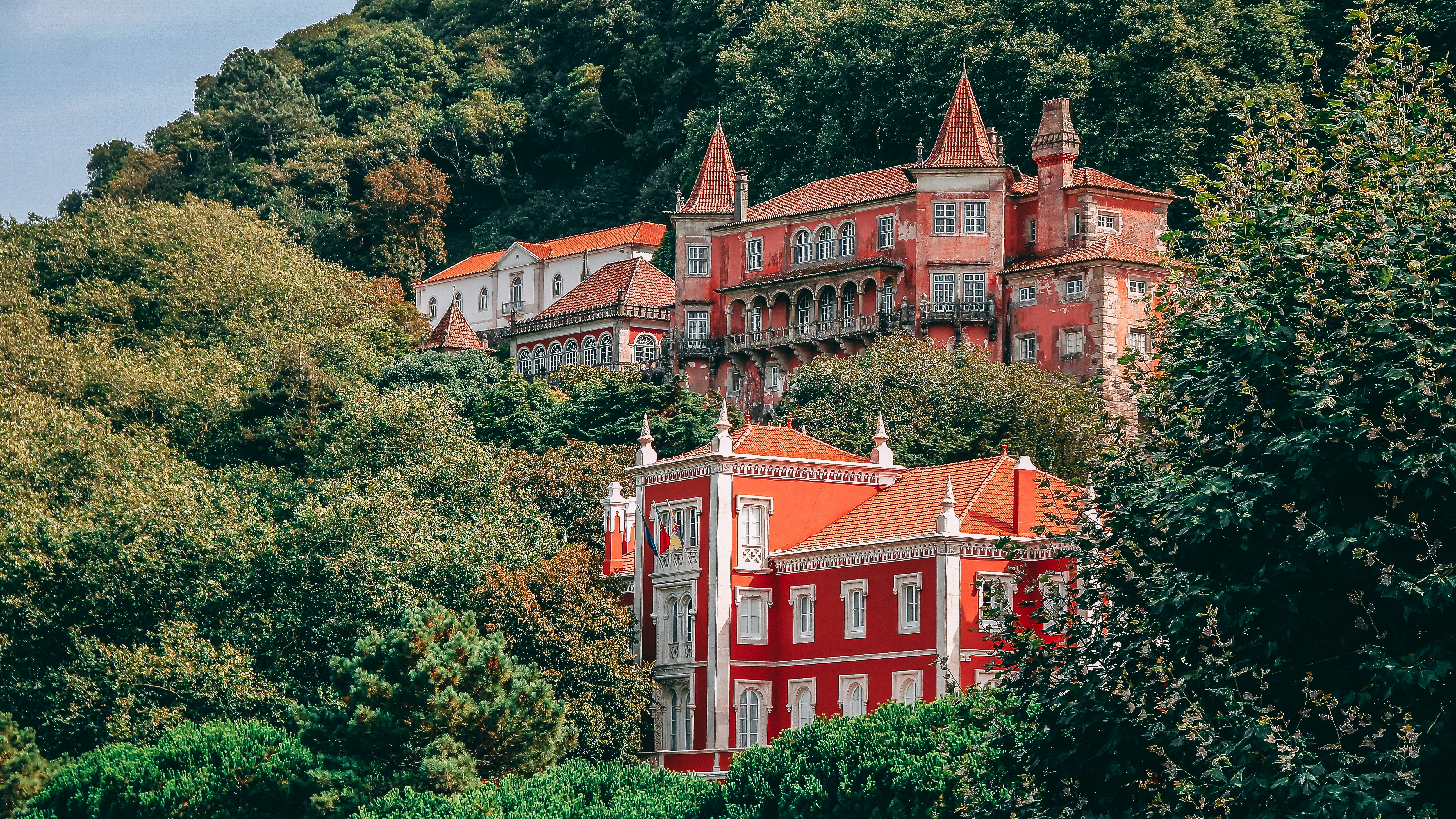 Fotografía arquitectónica de la Casa Roja y Naranja foto – Imagen de ...