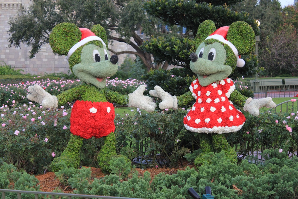 Minnie Mouse And Mickey Mouse Grass Decor Photo Free Bush Image